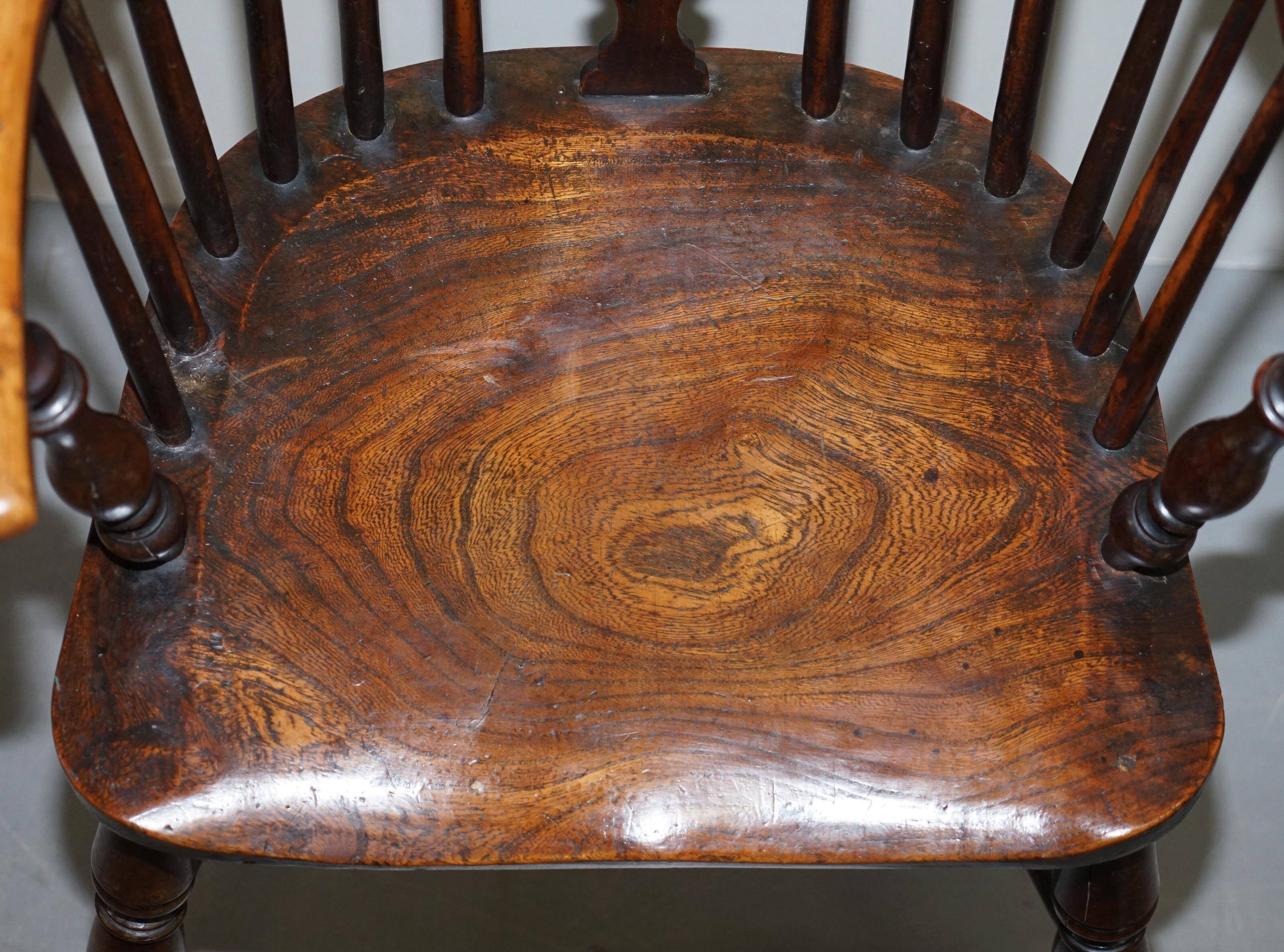 Windsor chair in solid elm circa 1860 - English furniture