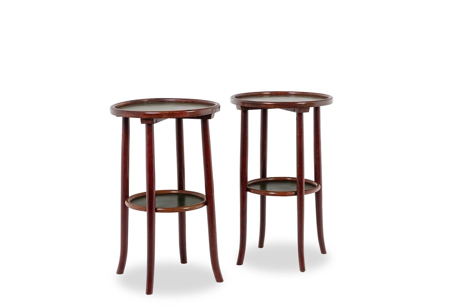 Thonet. Pair of side tables with 2 tops in stained beech. 1900s.