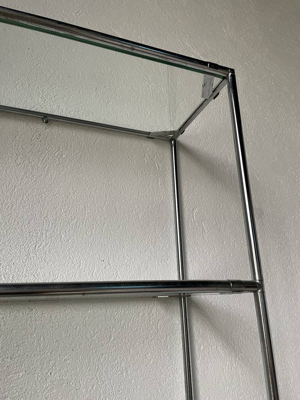Abstracta Poul Cadovious wall shelf