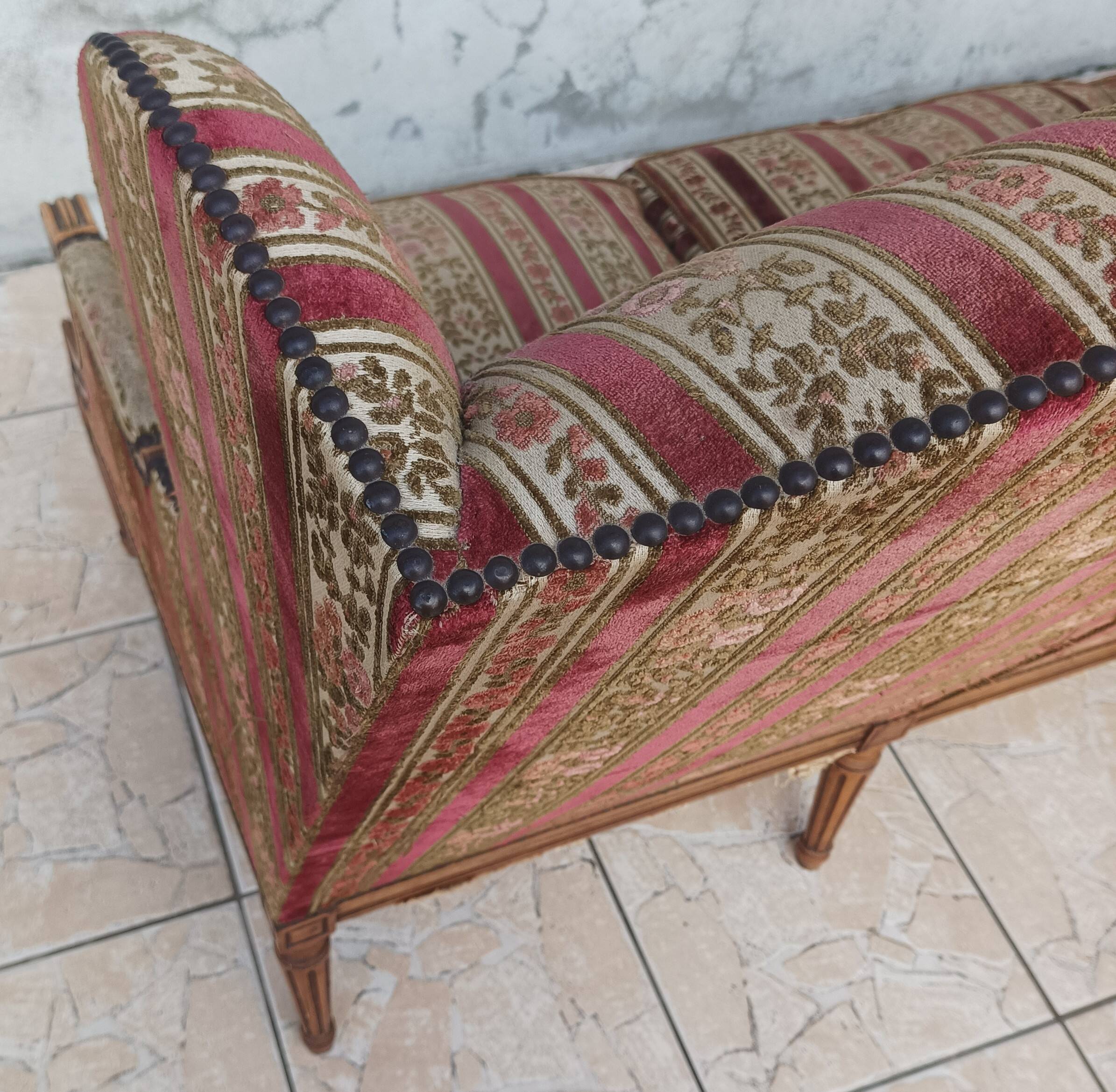 Canapé à oreilles Louis XVI