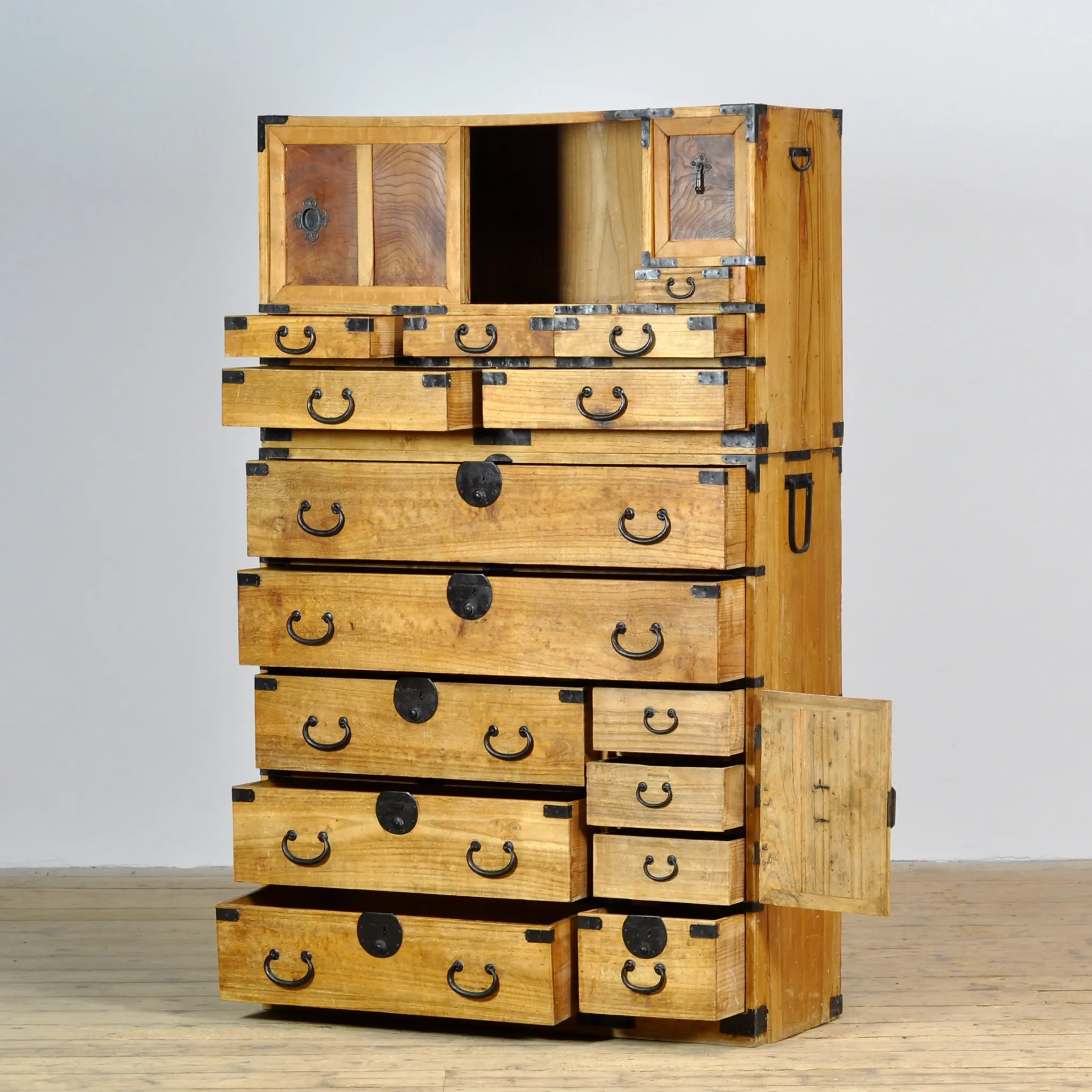 Commode Tansu japonaise, vers 1880