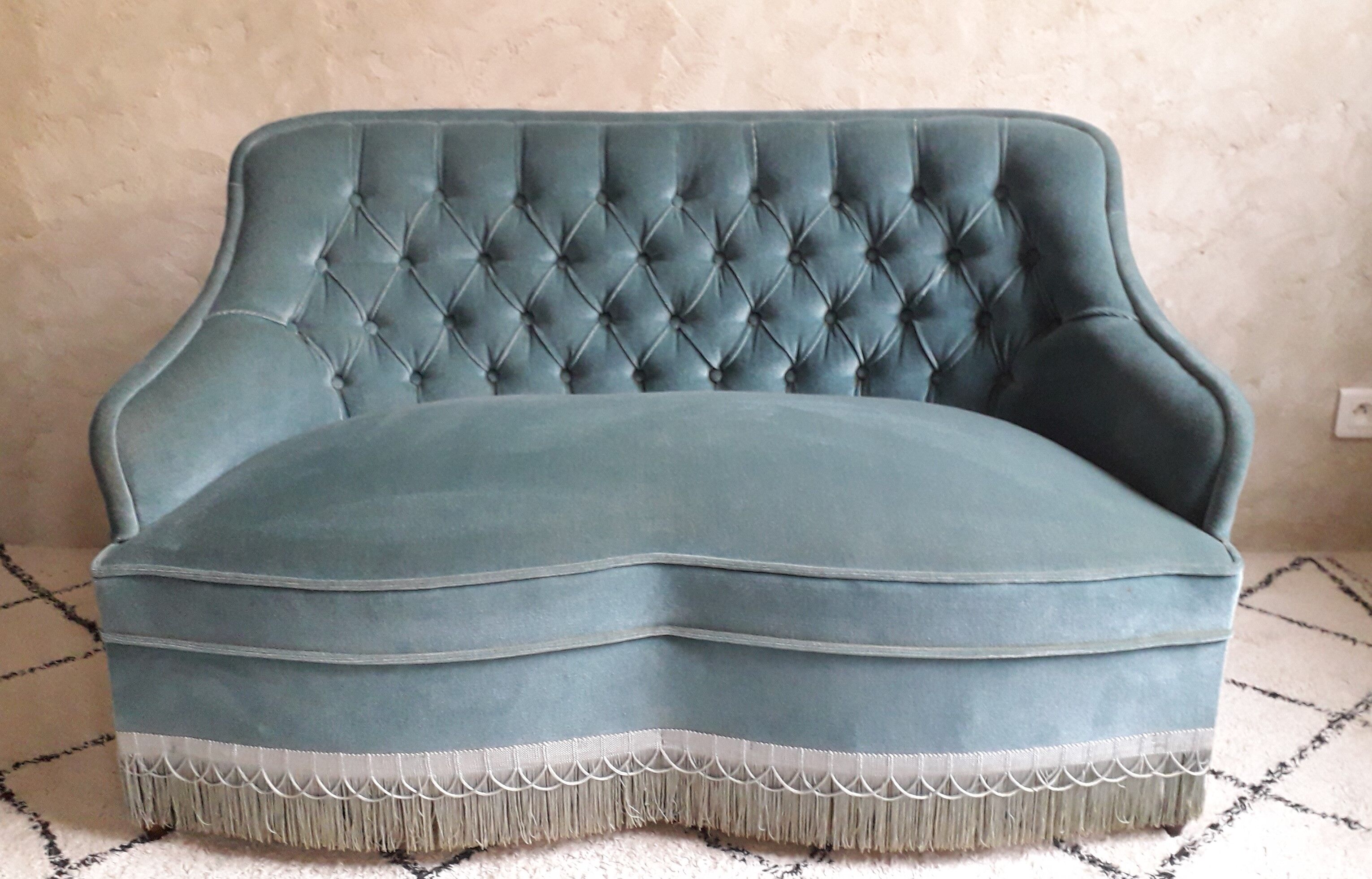 Blue velvet toad sofa