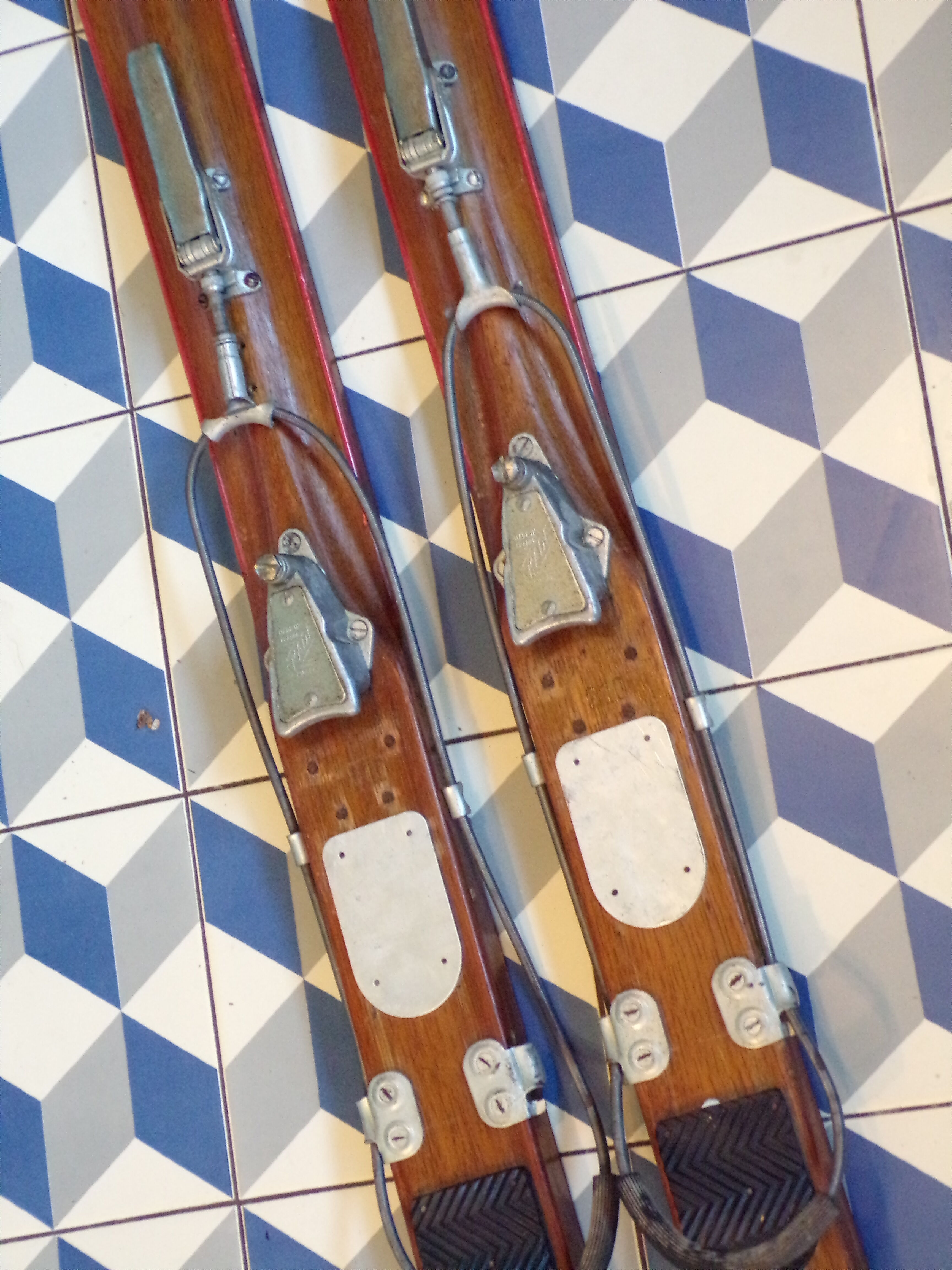 Vintage wooden skis 2.10 m