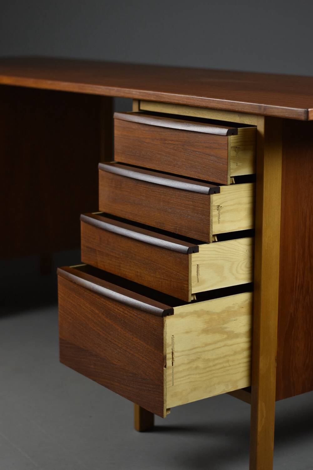 Bureau scandinave en teck et hêtre, années 1960