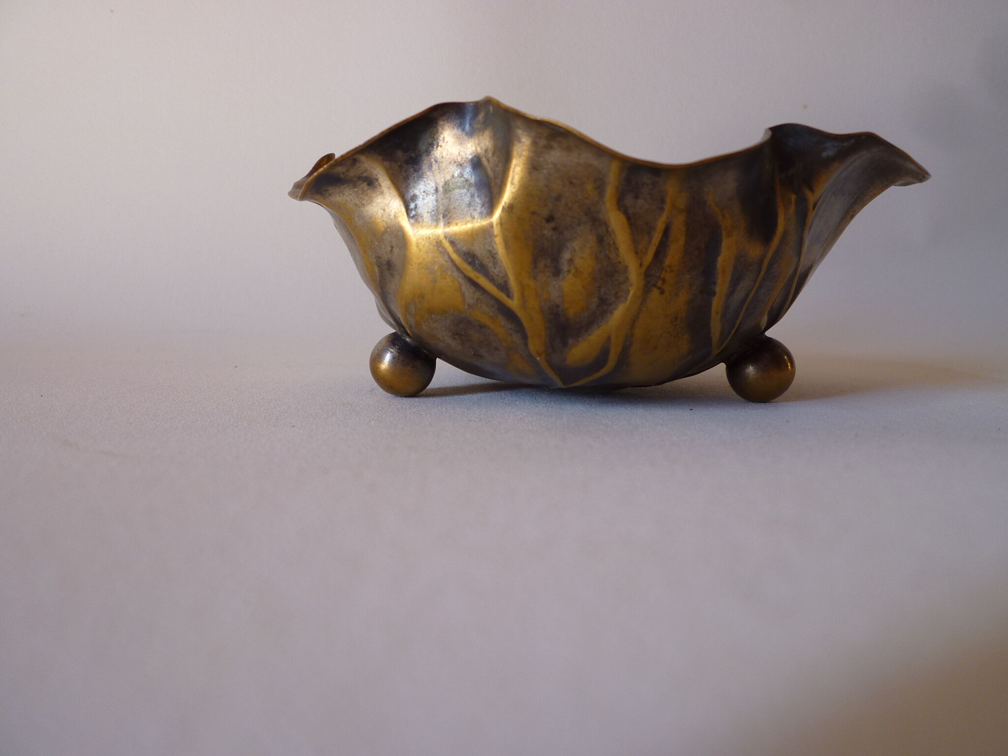 Empty pocket metal golden leaf