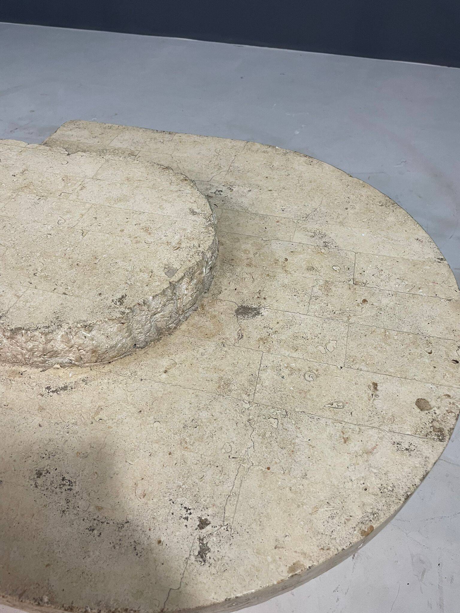 Table basse en pierre fossile/mactan, Magnussen Ponte, années 1980