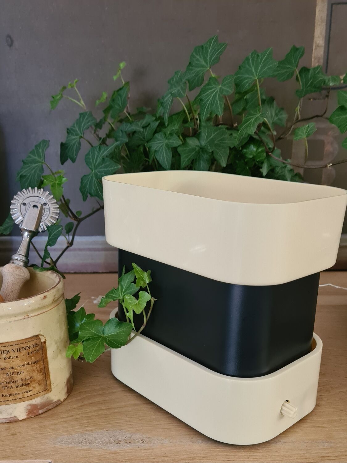 Vintage kitchen scale