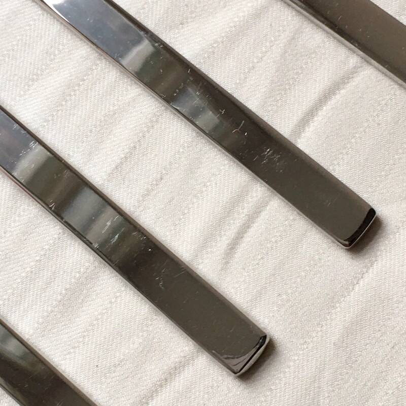 Fourchette + Couteau modèles Stockholm Boda Nova