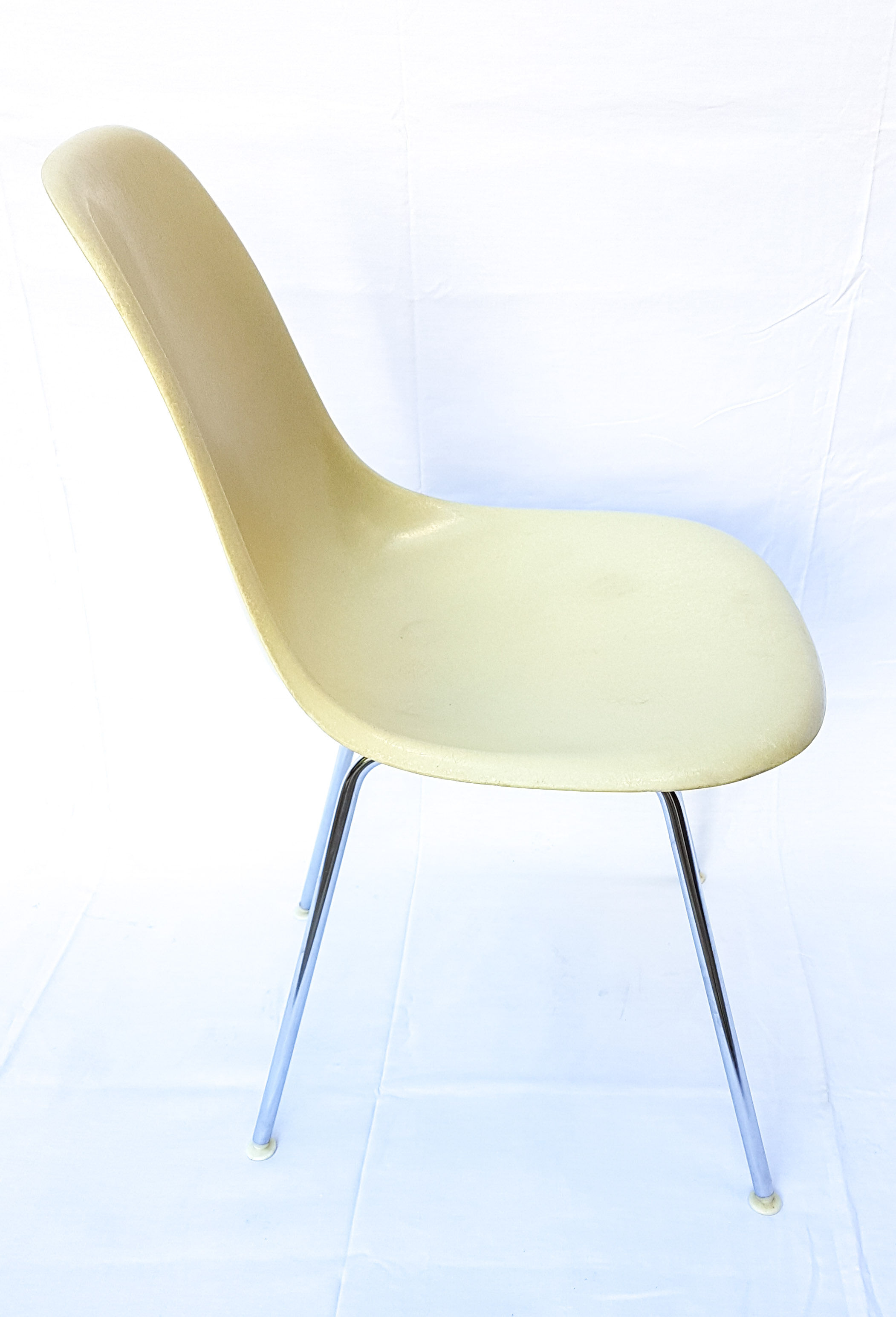 Chaise DSX Eames couleur parchemin