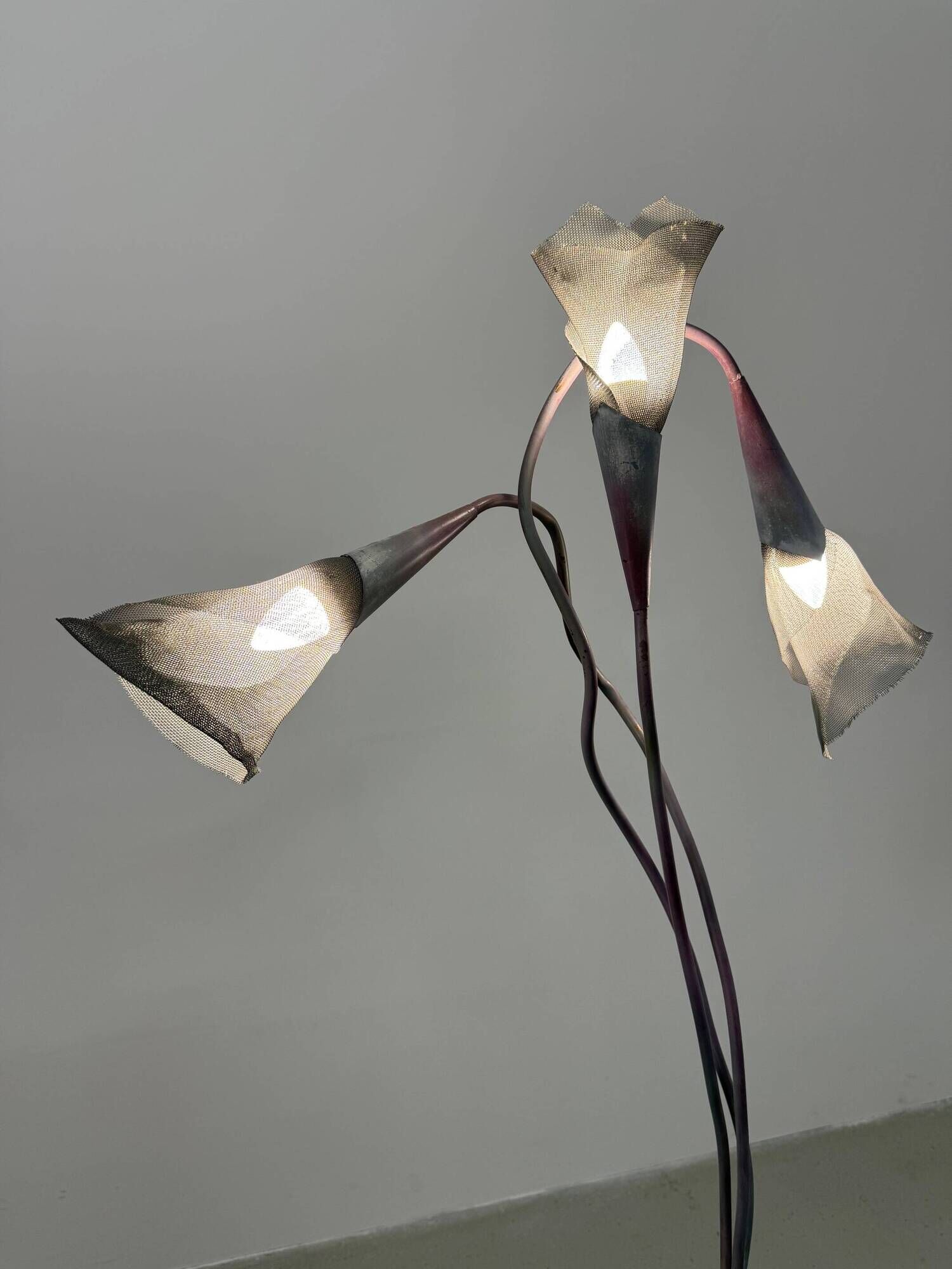 Lampadaire artisanal en métal patiné, années 1980