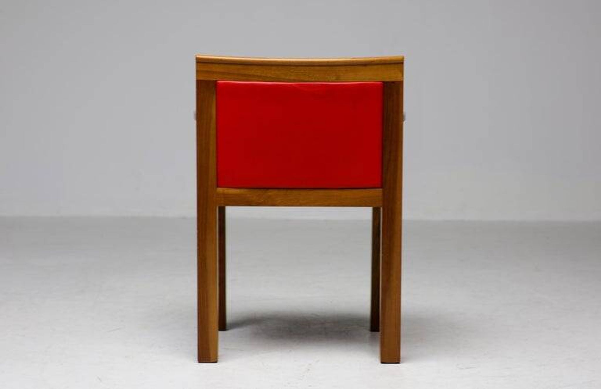 A masterpiece of Italian modernism: eleven Aldo Rossi red Teatro arm chairs