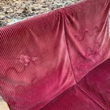 Canapé vintage 2 places en bois massif et velours bordeaux du 20ème