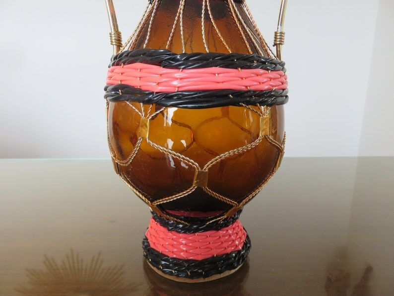 Bottle in pink scoubidou and gold metal 50s 60s