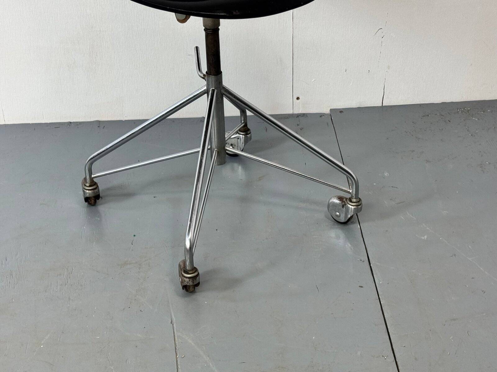 Vintage early 3117 swivel desk chair by Arne Jacobsen for Fritz Hansen, 1955