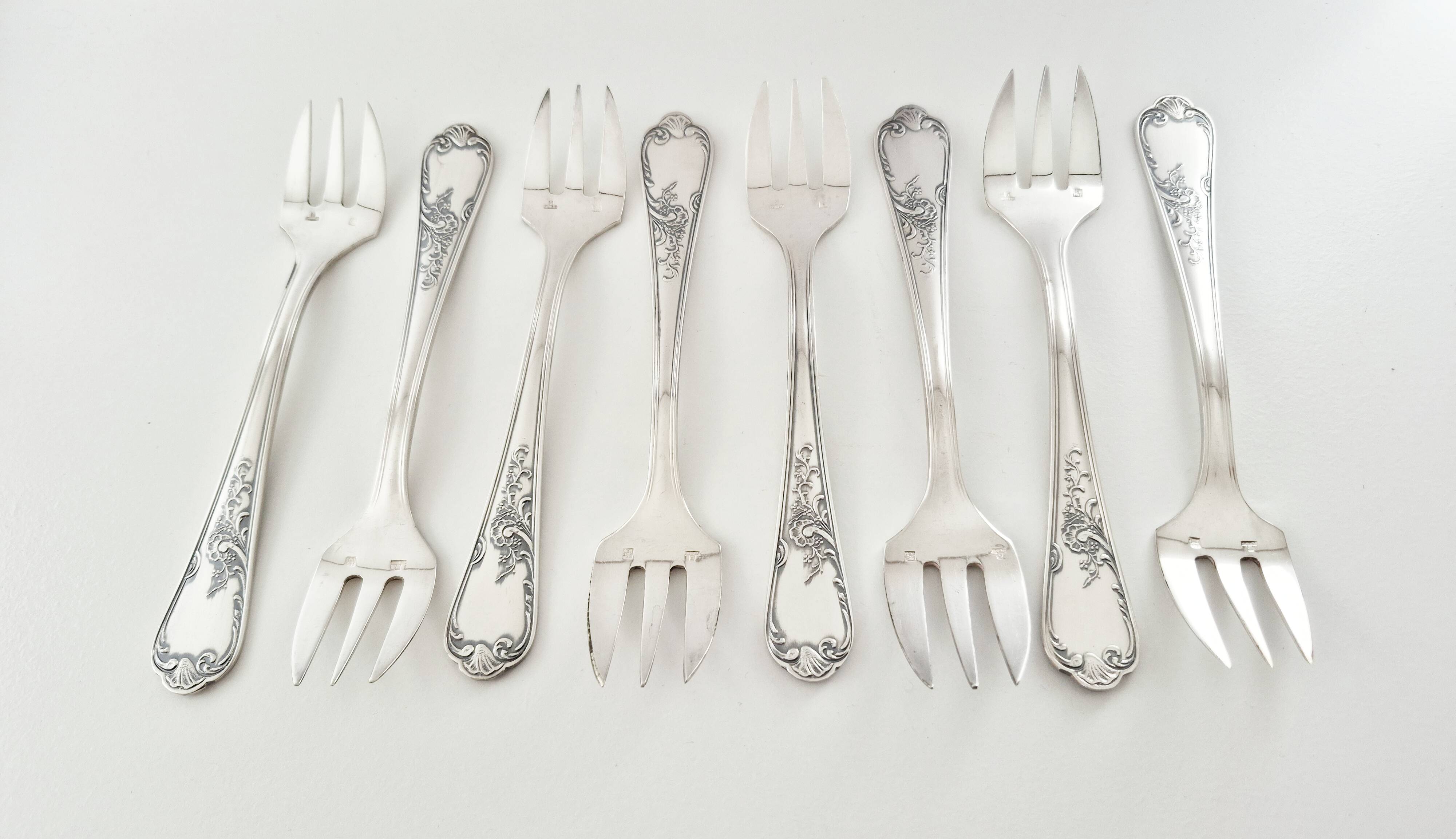 Oyster forks, cake or dessert forks, Guildart, silver-plated.