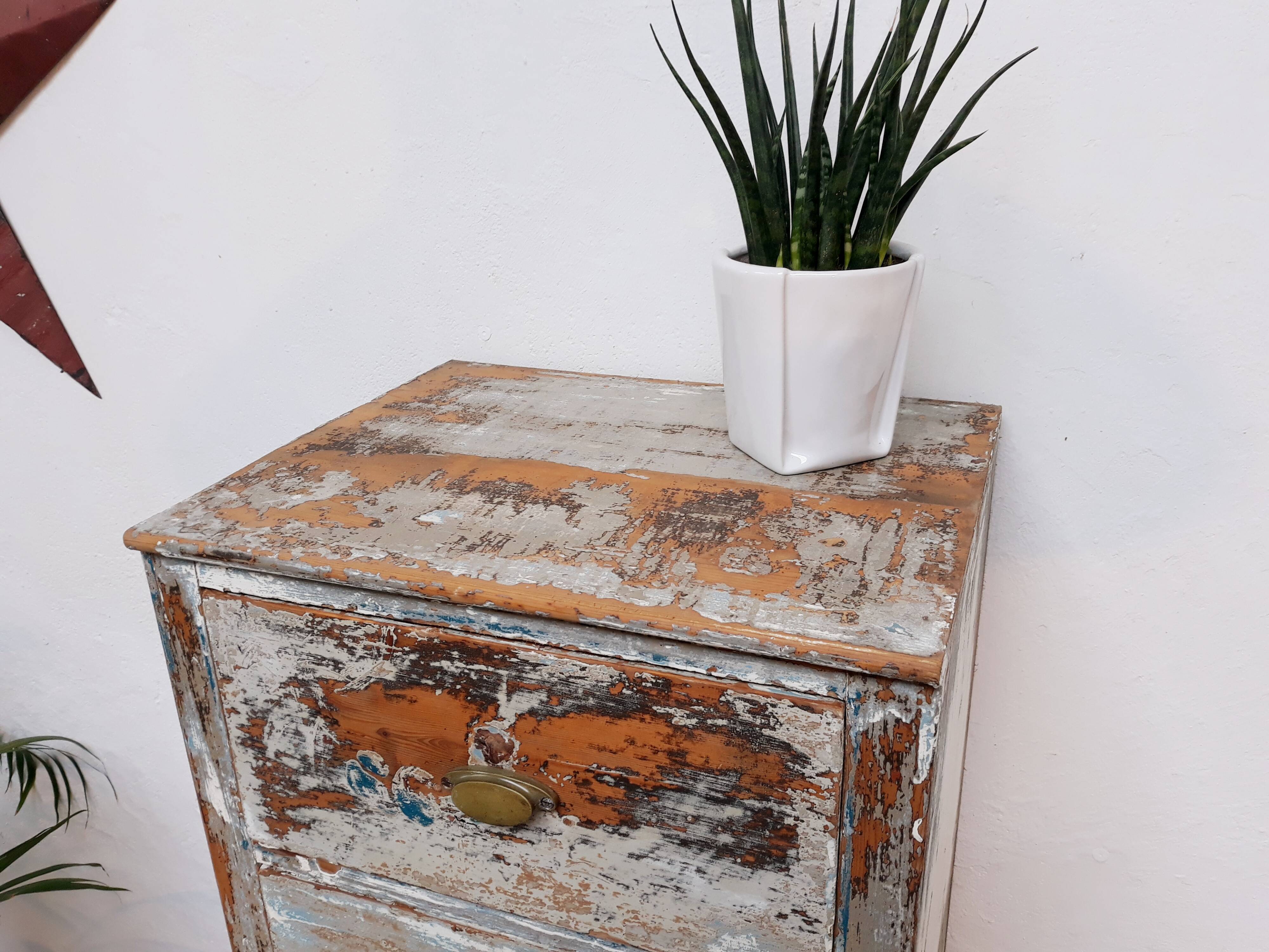 Furniture of trade with rag-to-ceiling drawers