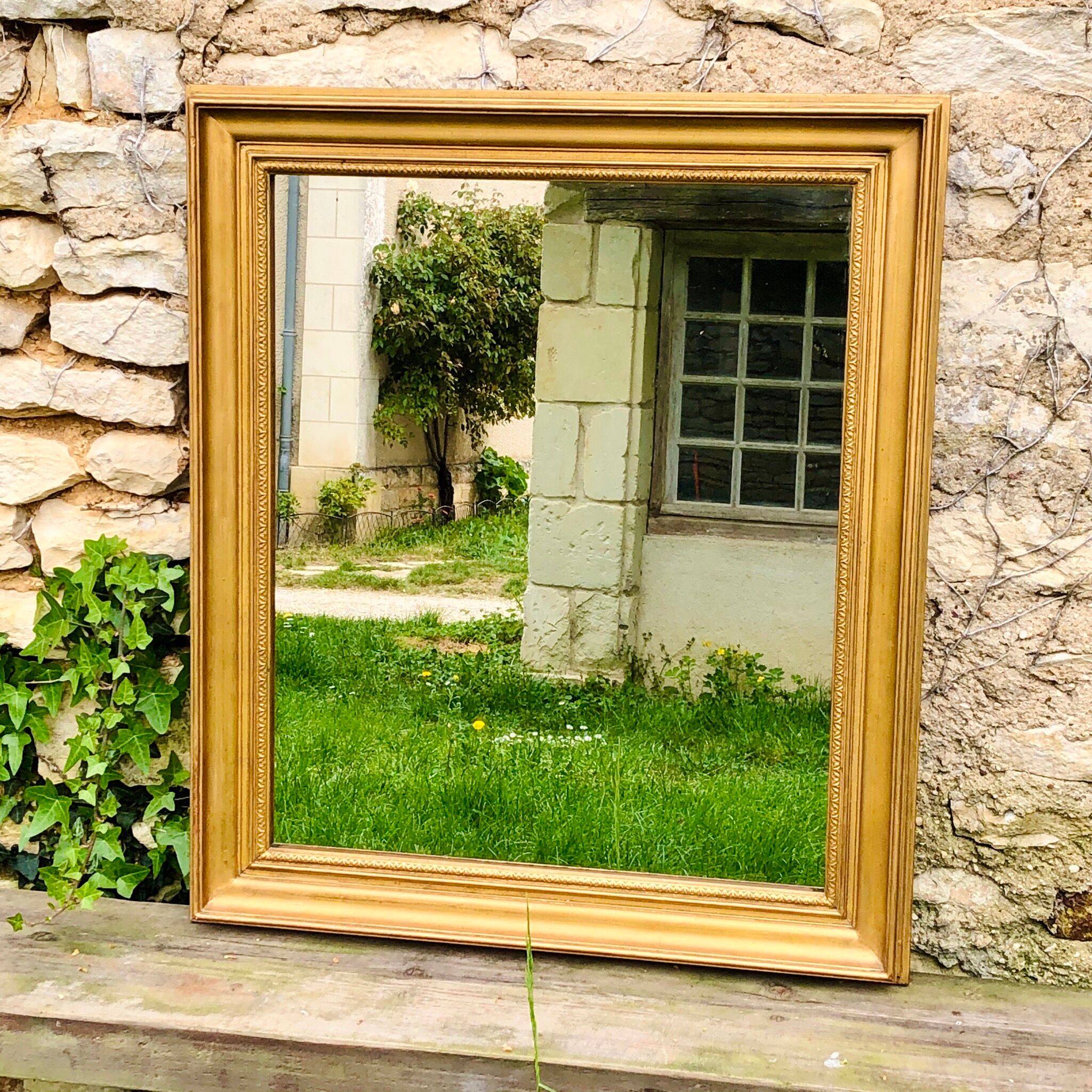 Miroir en bois doré - 79x68cm