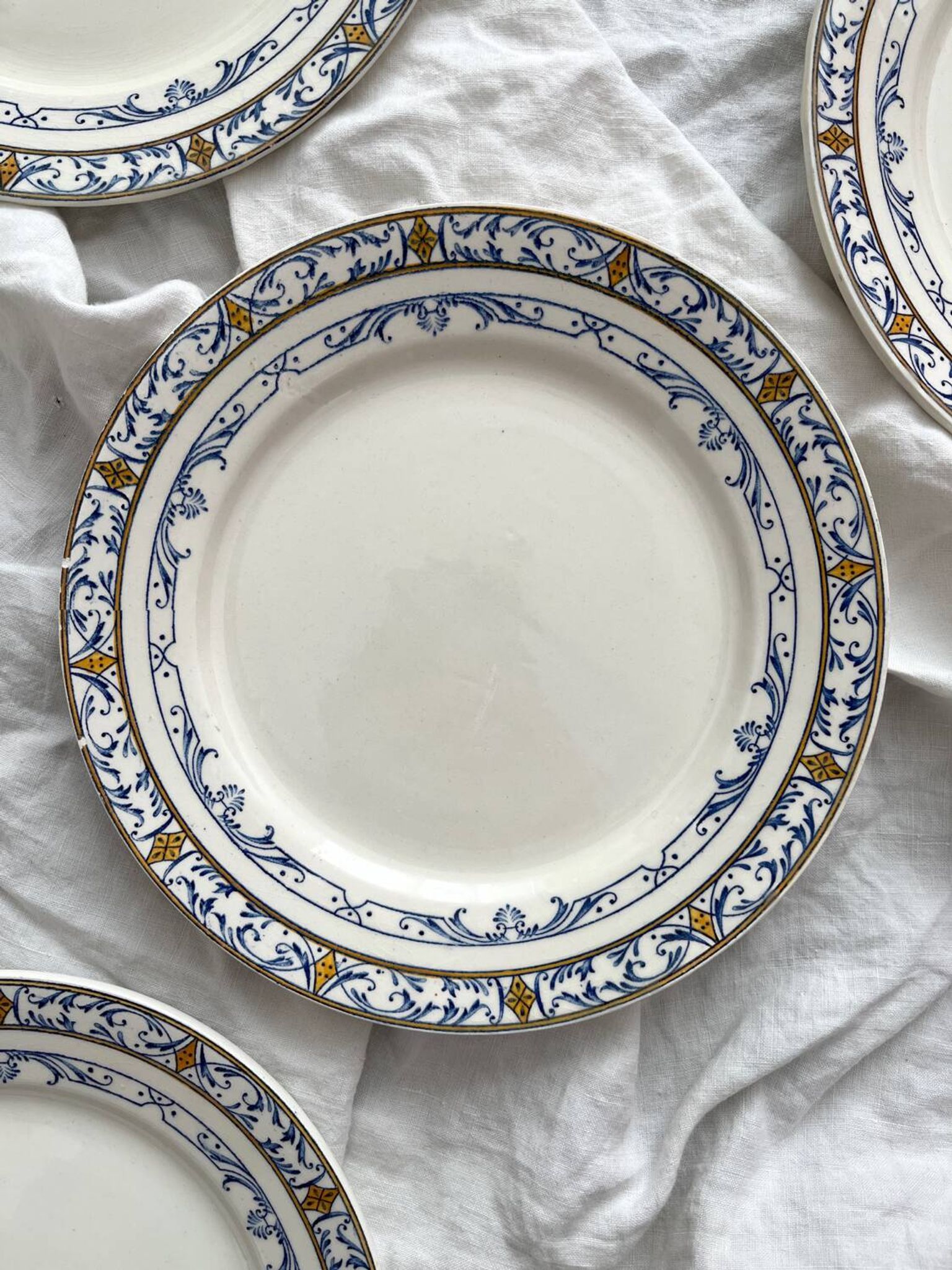 4 “Colbert” ironstone dessert plates from Creil and Montereau