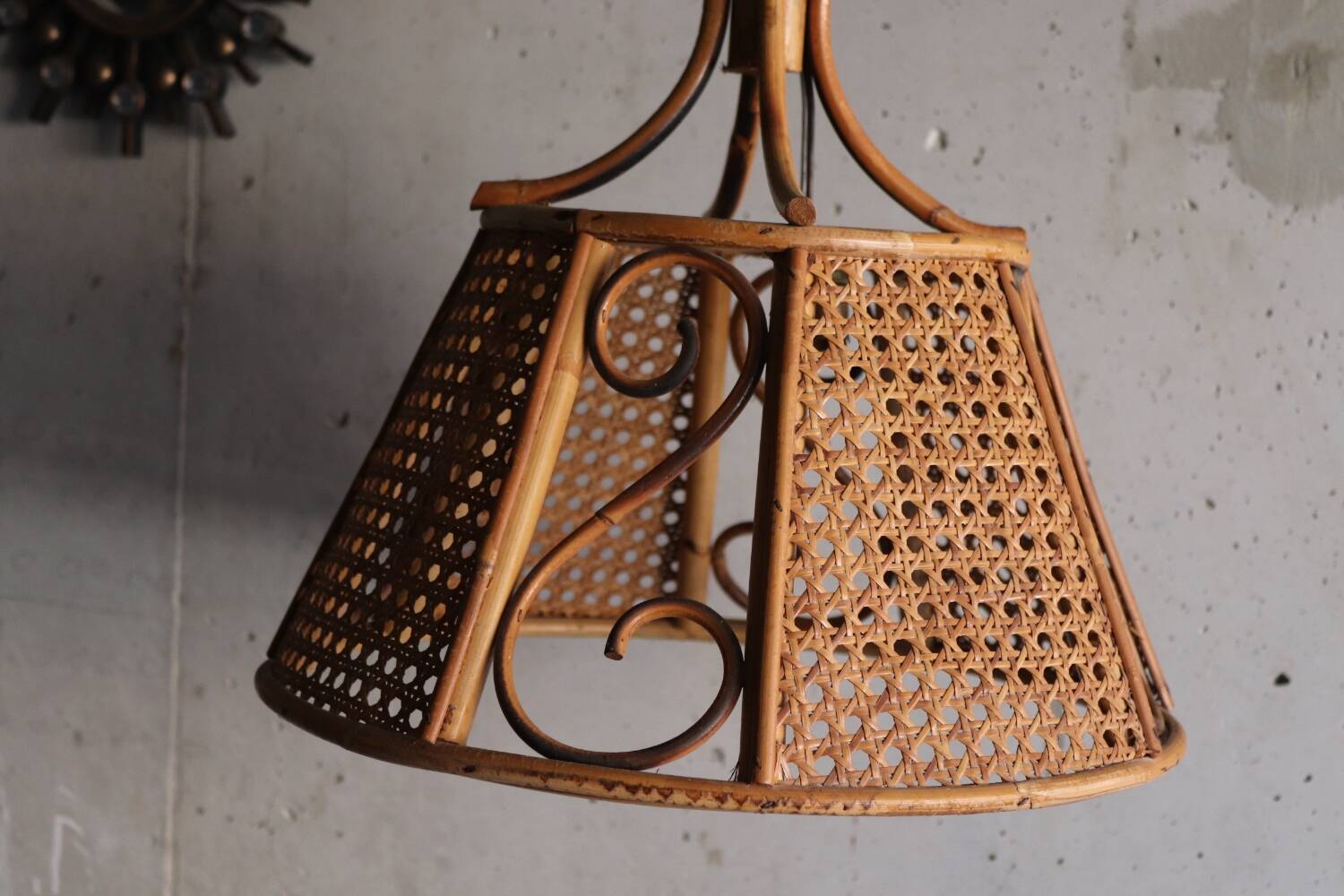 Lustre en rotin et cannage vintage