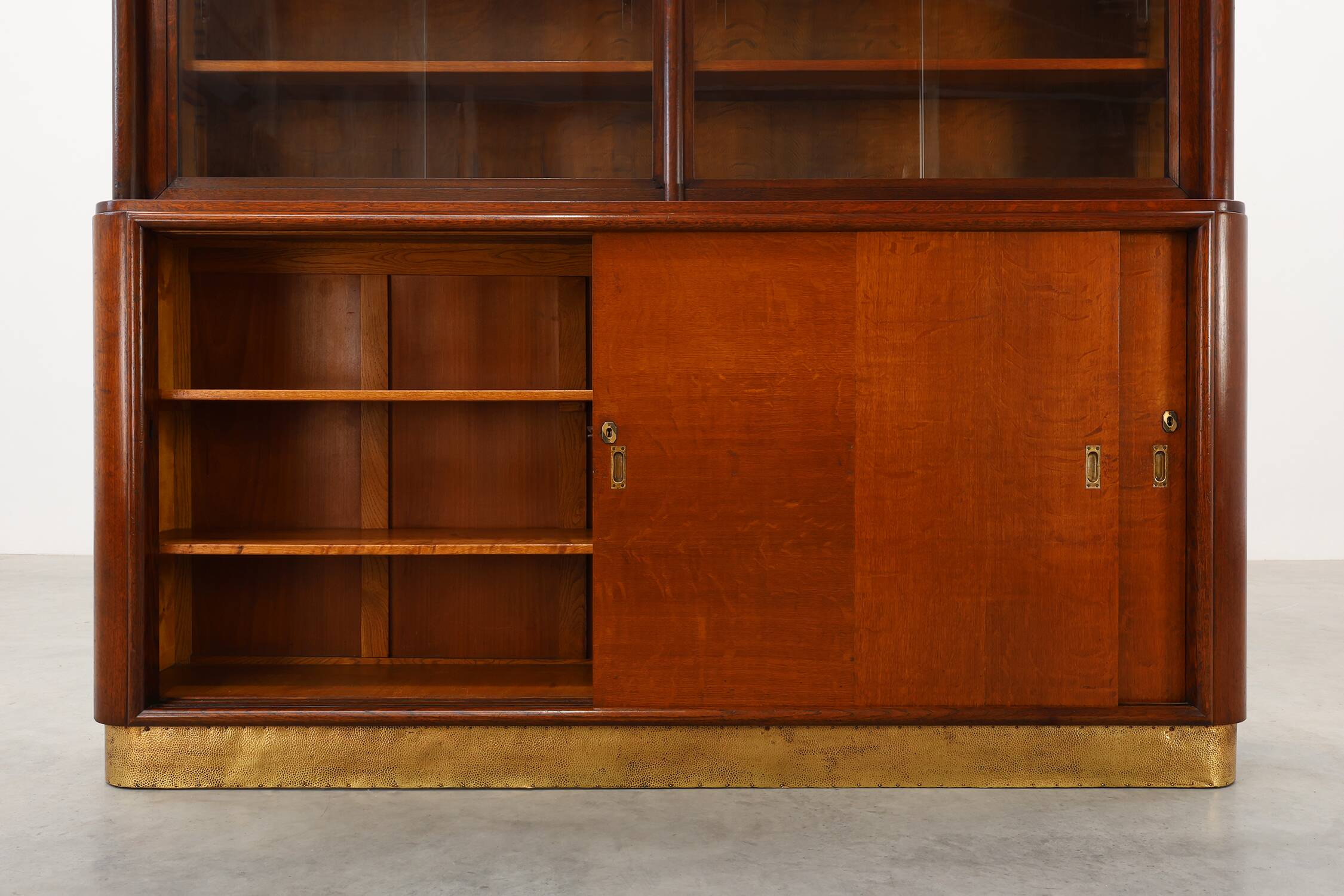 Ensemble of 2 Art Deco Counters and 1 cabinet attr. to De Coene, Belgium,19