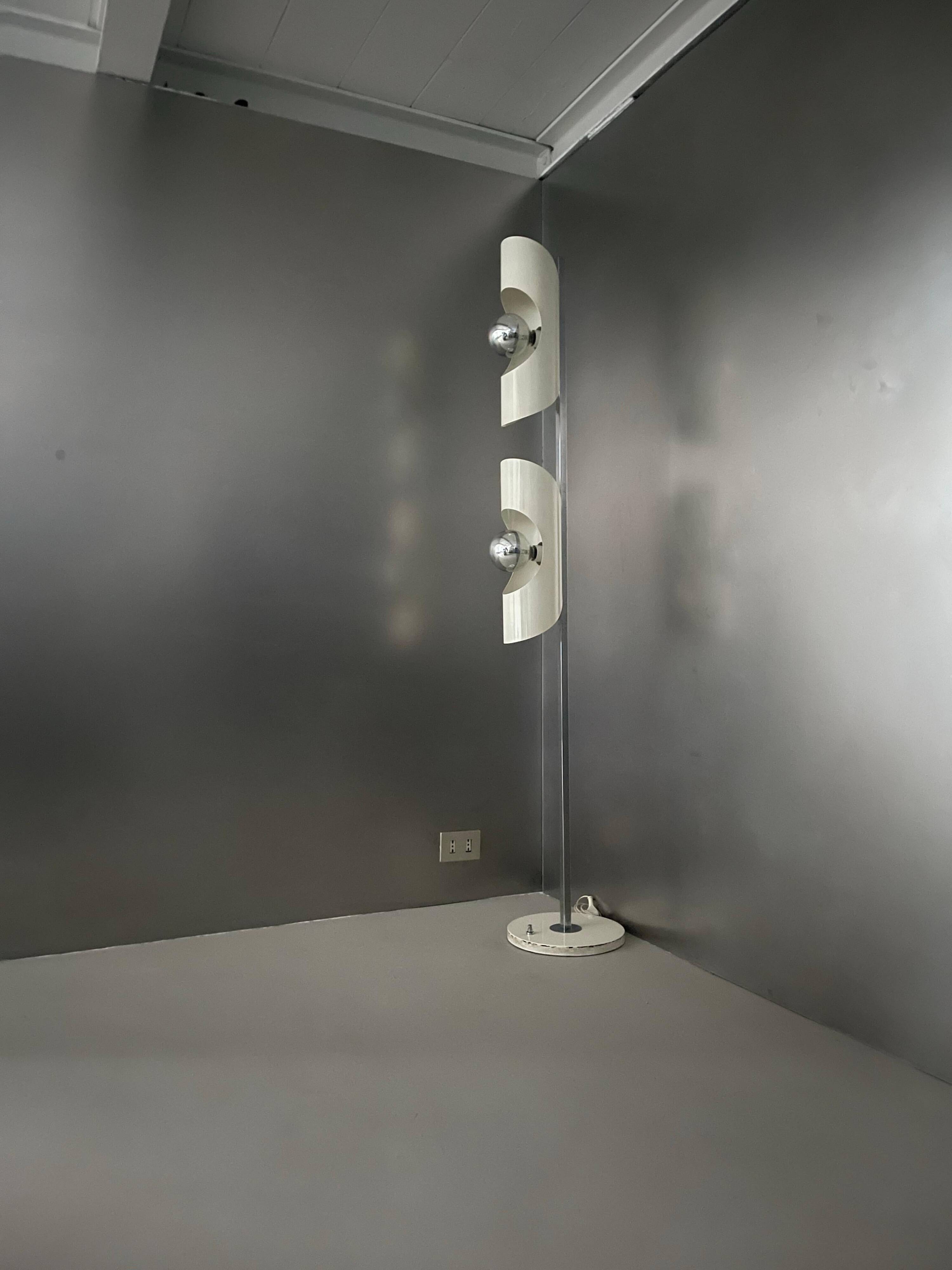 Vintage Space Age Floor Lamp in Steel and Chrome , 1970's Italian Floor lamp