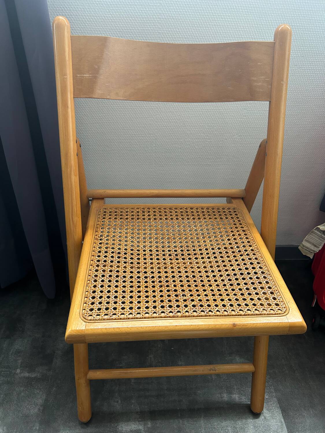 Chaise année 70 avec cannage en rotin