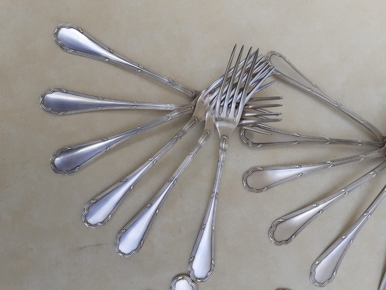 Housewife 12 forks and 12 tablespoons in silver metal