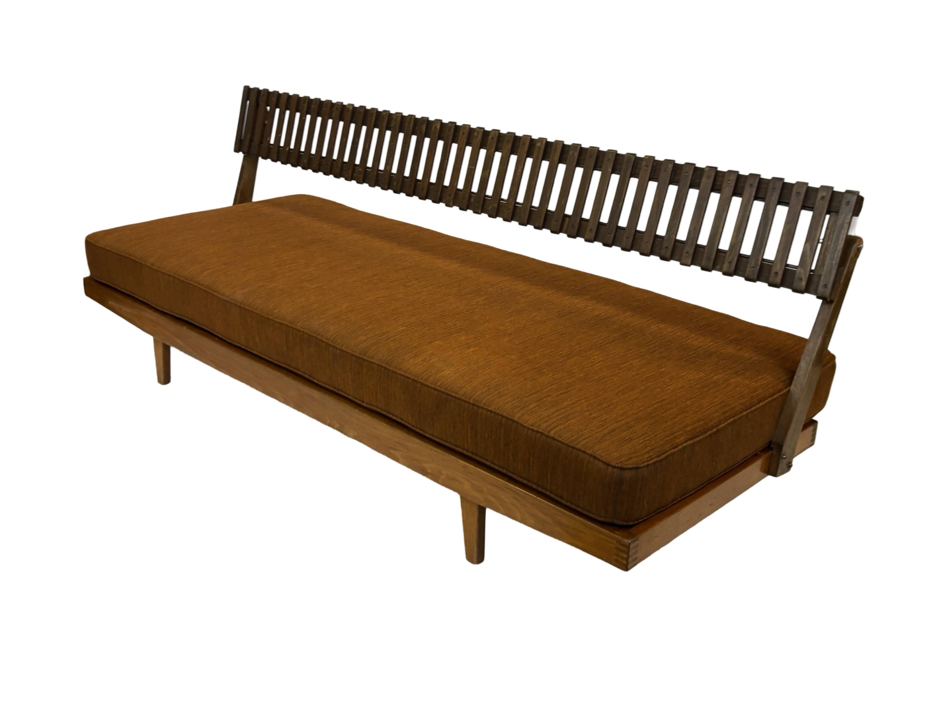 Mid-century daybed with removable backrest in oak 50's design