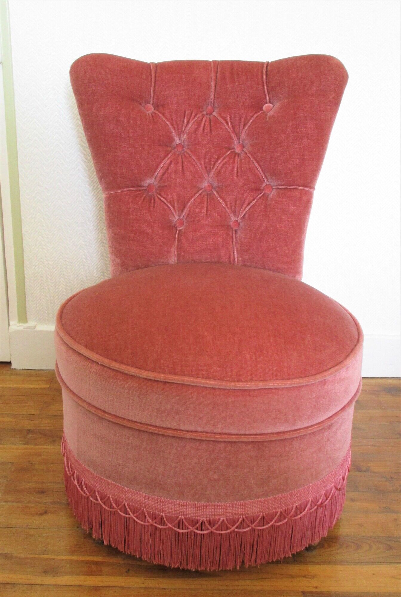 Fauteuil velours rose poudré chauffeuse style napoléon iii vintage