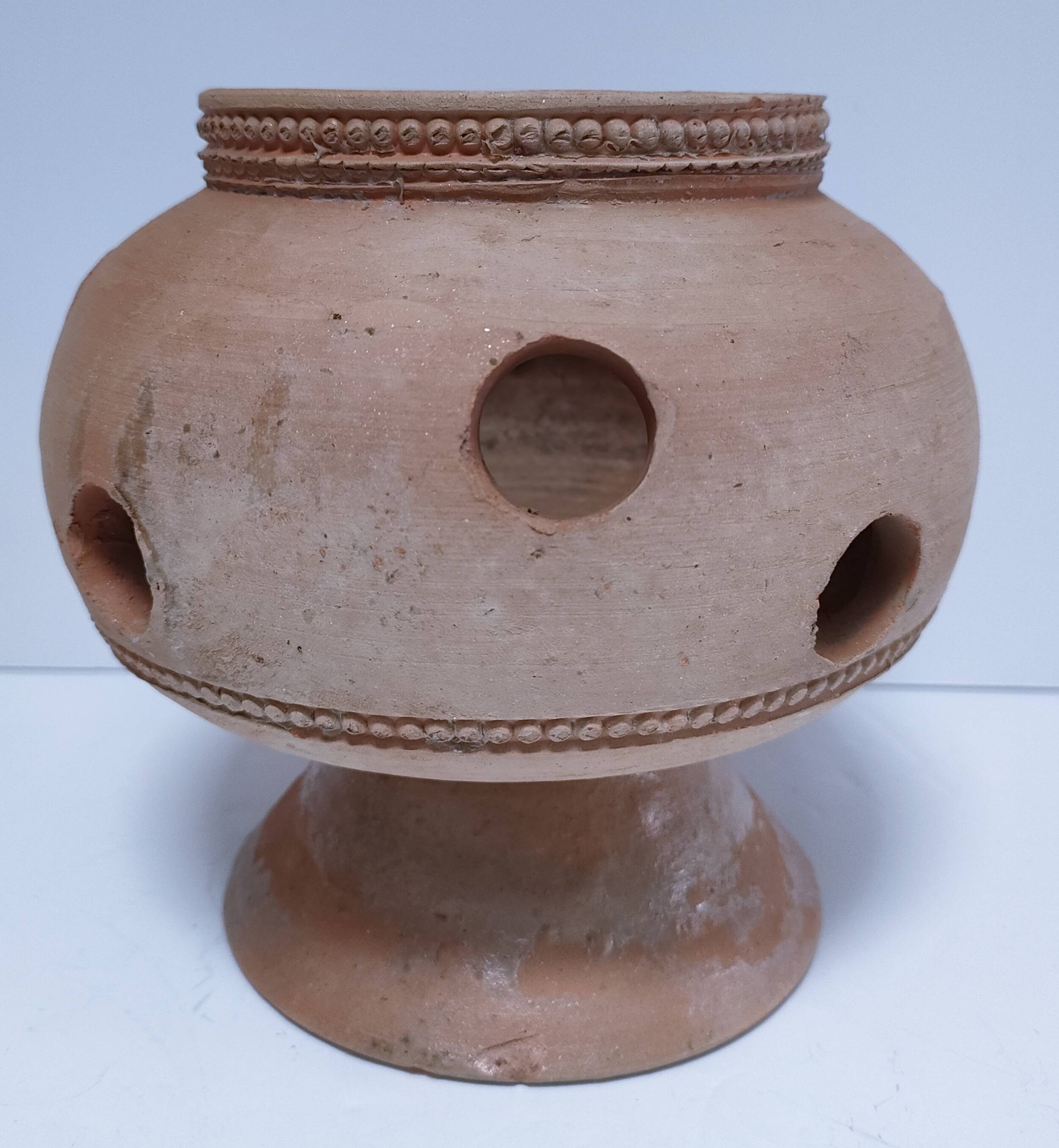 Vintage terracotta bulb pot