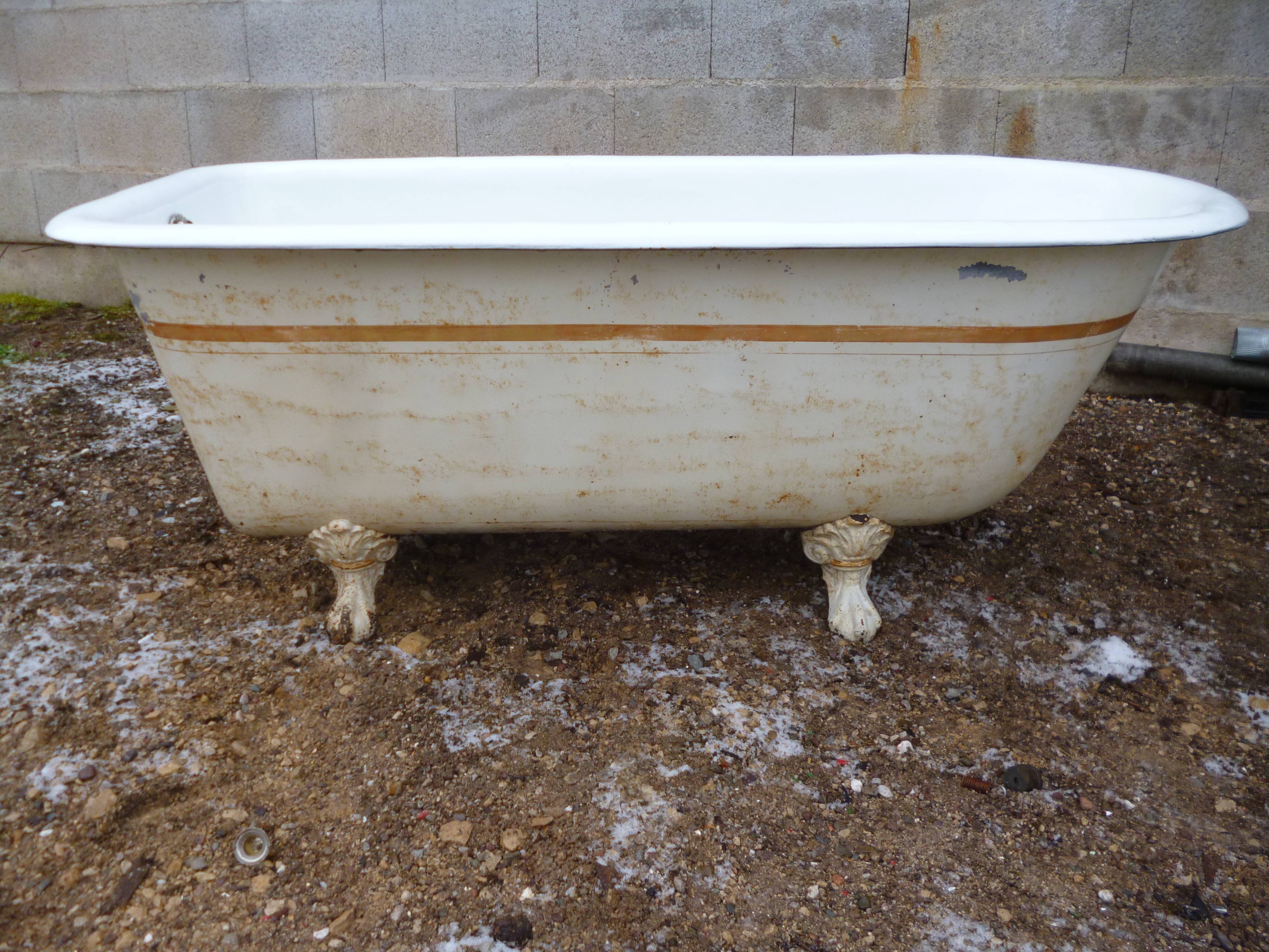 Baignoire en fonte pieds en griffes d'aigle