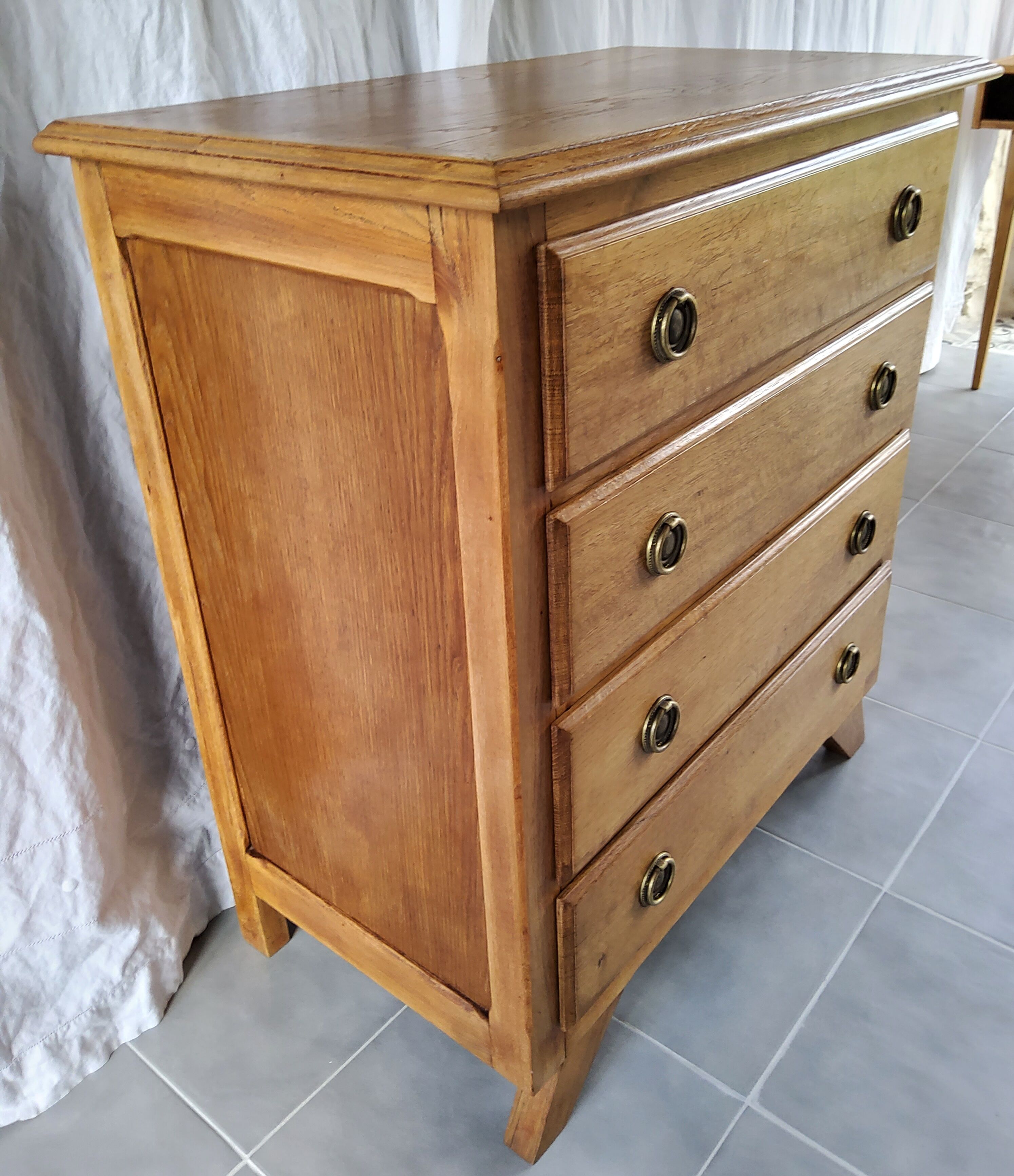 Chest of drawer compass feet