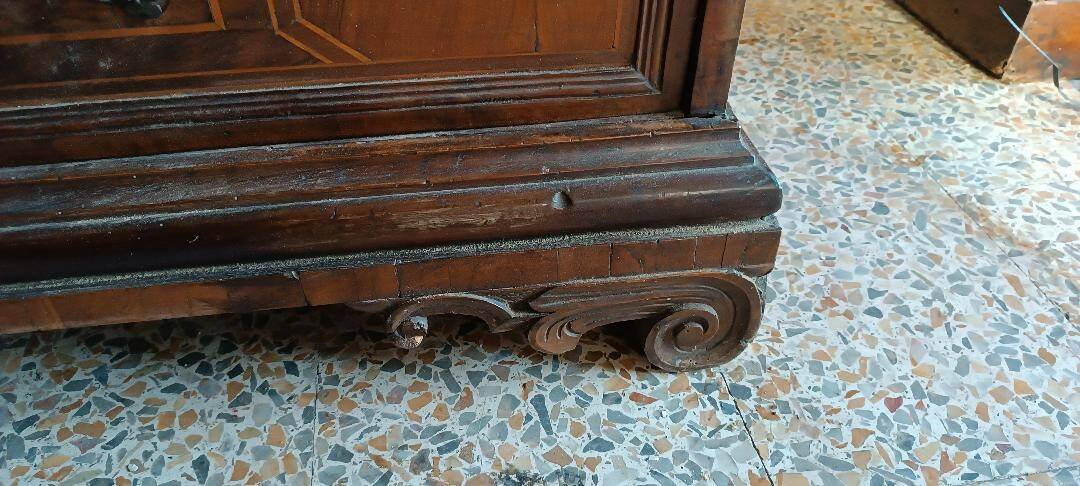 Antique inlaid commode - Italy, 17th century