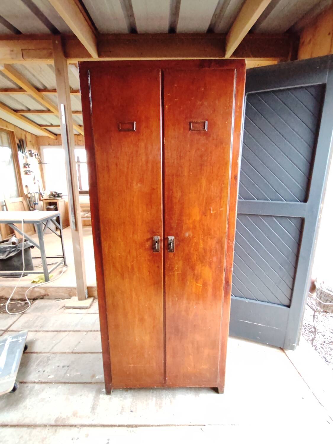 Armoire vestiaire en bois