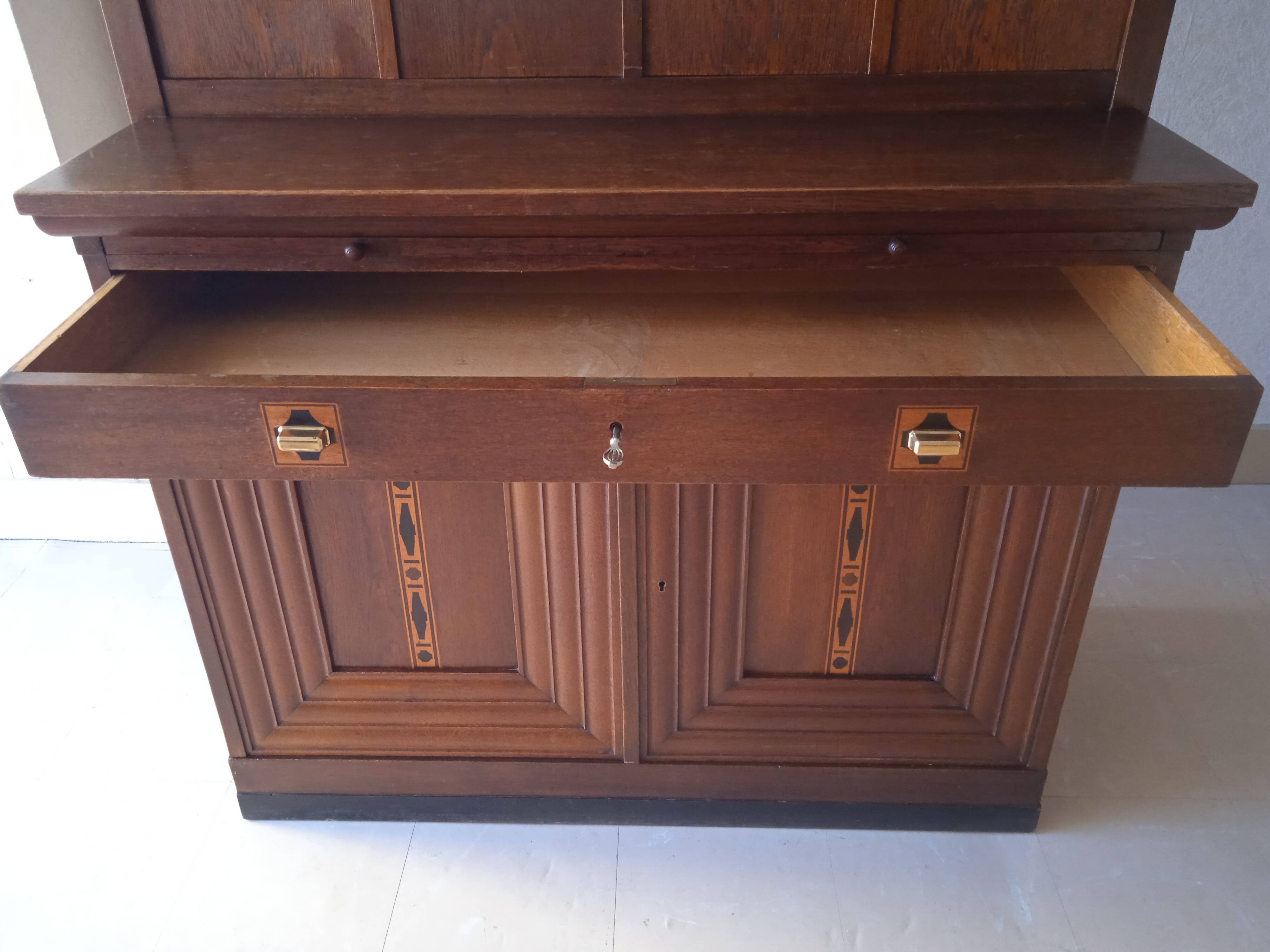 Buffet with a withdrawal system
