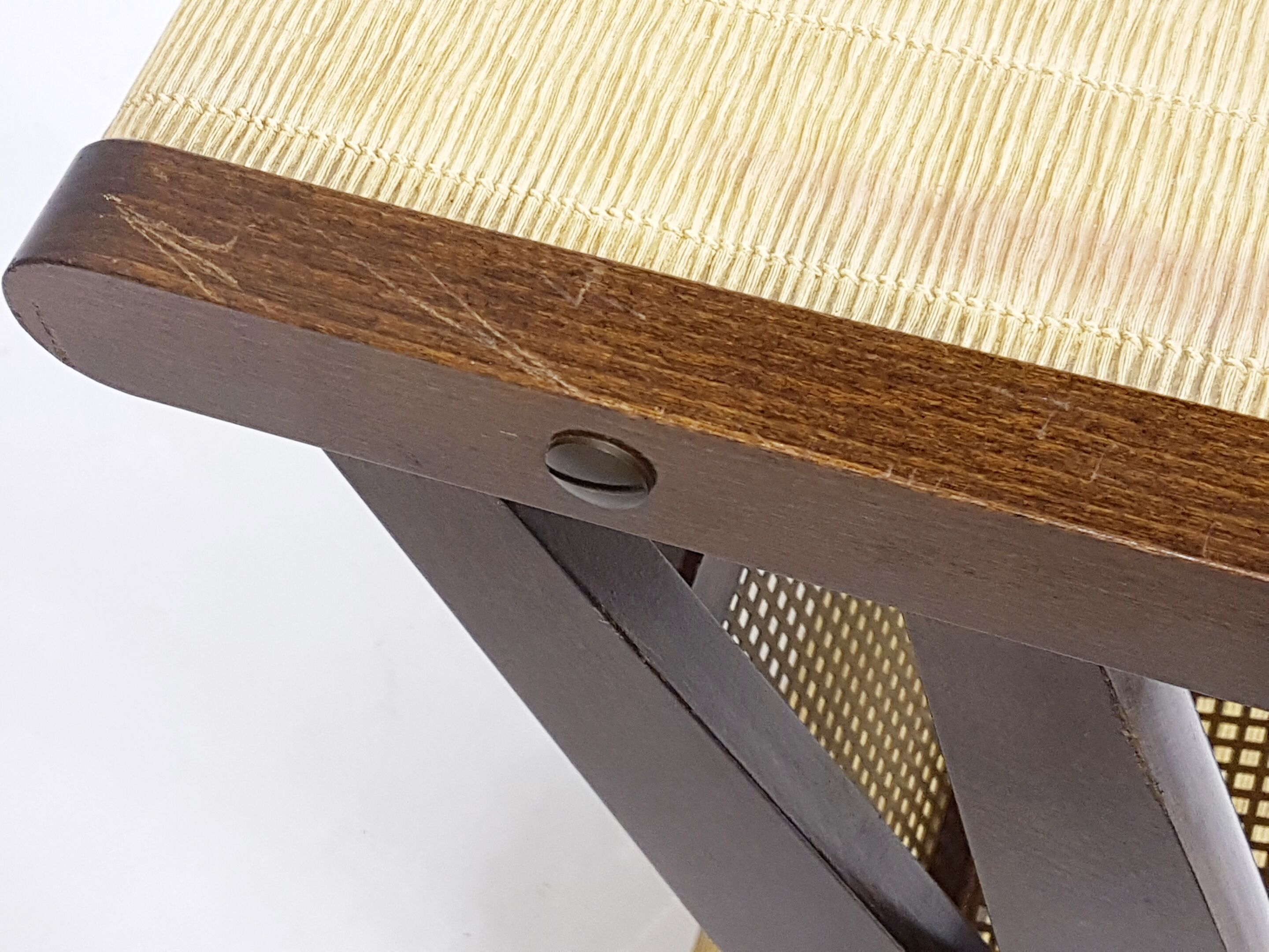 Serving table 1960