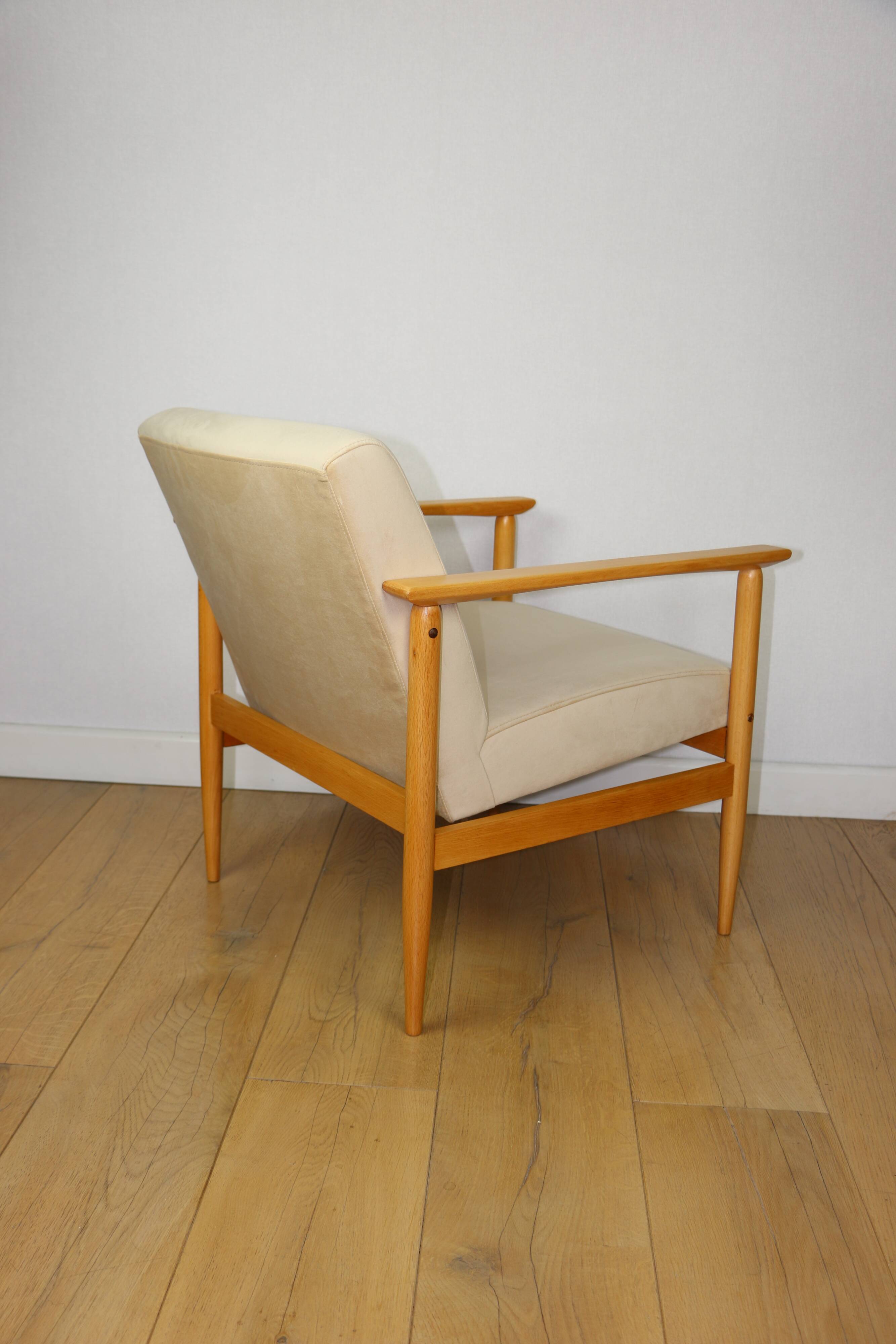 Vintage Loft armchair 70s light beige - velvet fabric - natural beech wood