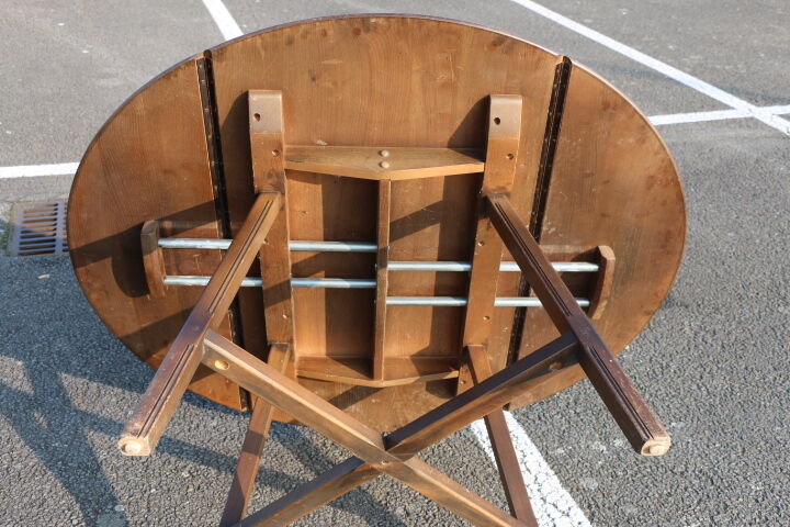 Table Ercol oval engraving