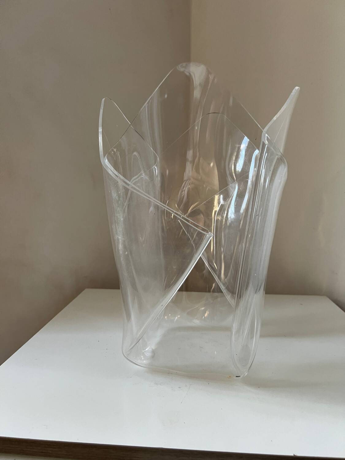 Vintage Guzzini style plexiglass design vase