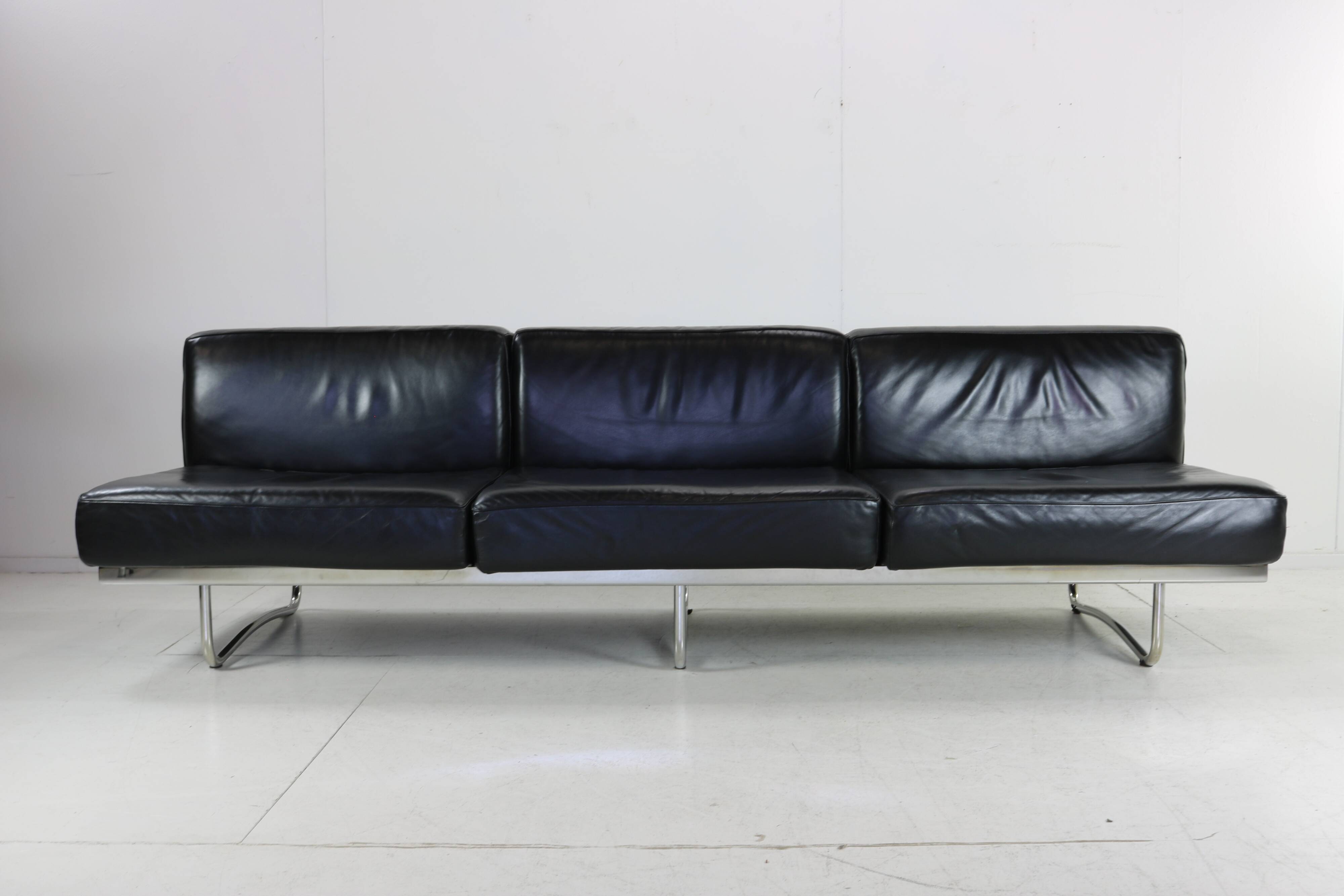 Beautiful designed black leather LC5 three seater sofa by Cassina
