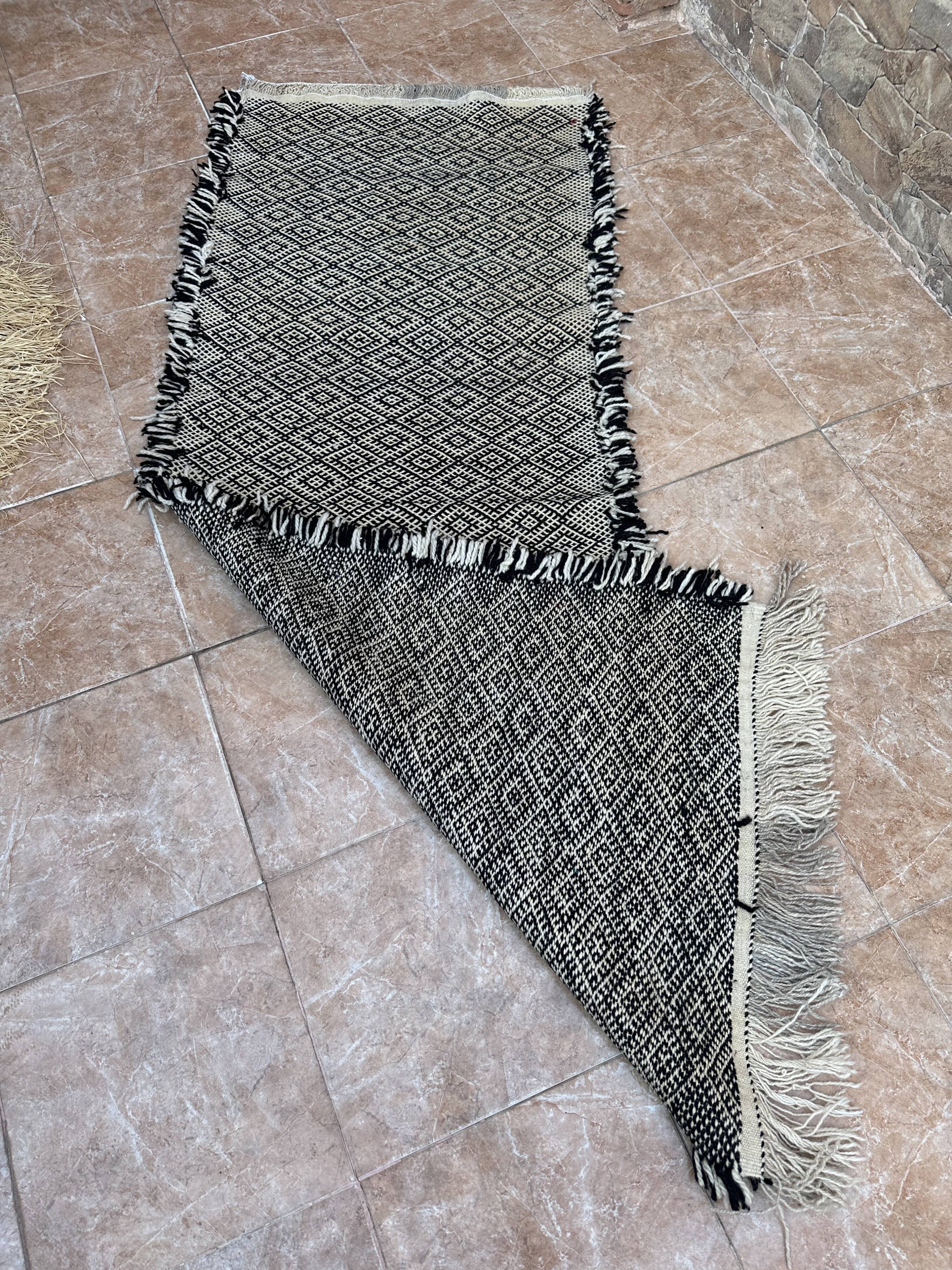 Moroccan rug, Handmade wool rug, Solid rug, Moroccan runner rug, zanafi runner