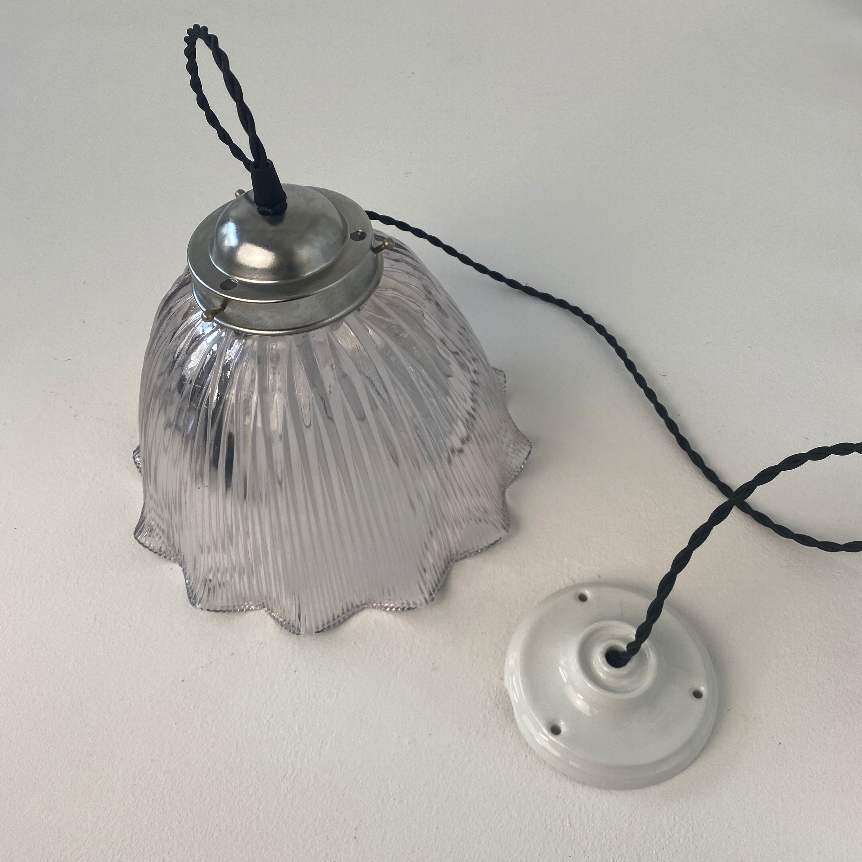 Old suspension glass holophane 25.5 cm vintage