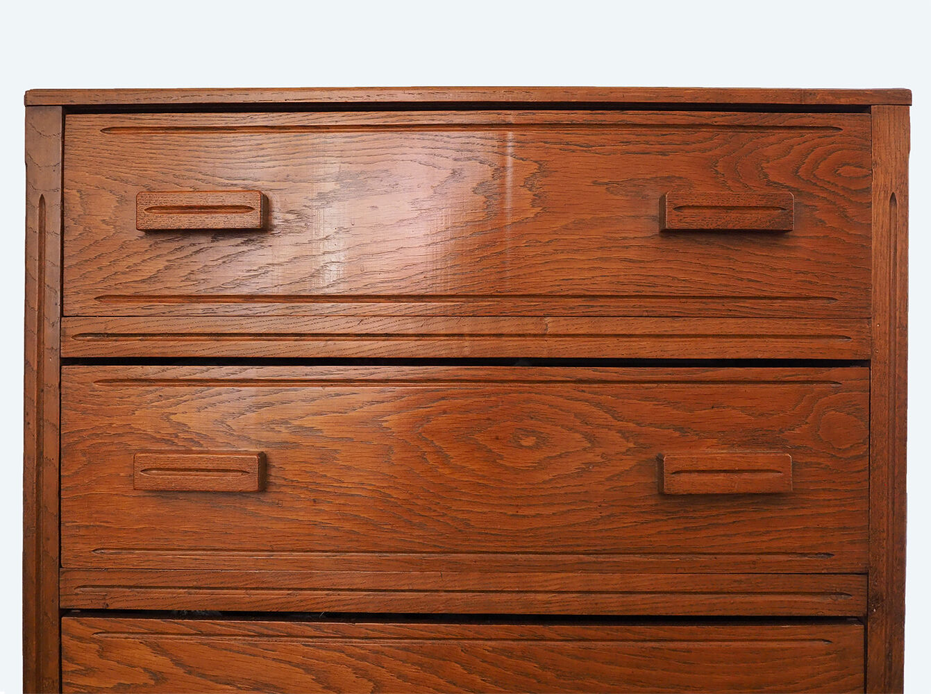 Commode en bois massif vintage