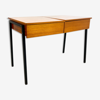 Retro minimalistic desk