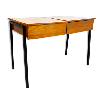 Retro minimalistic desk