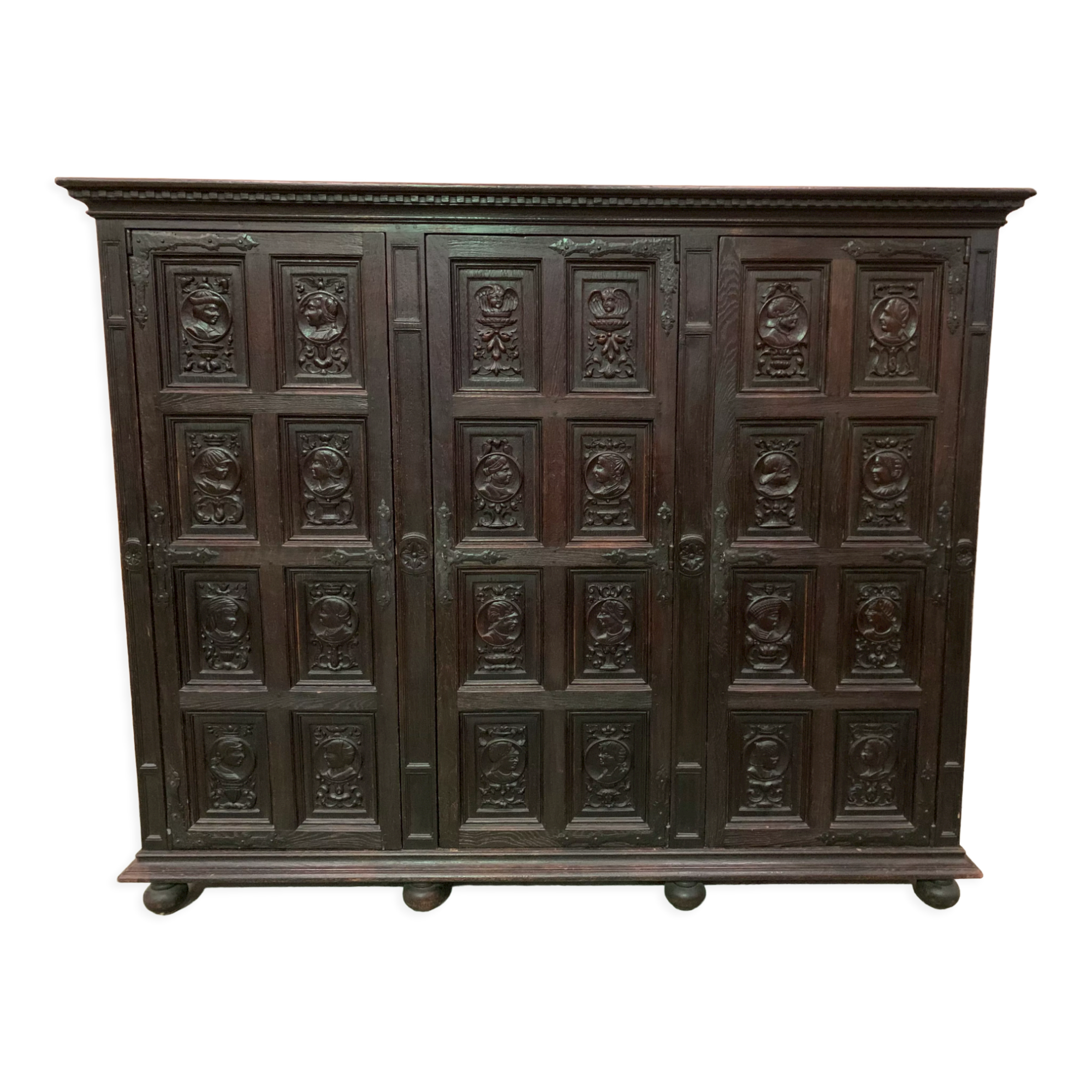 Meuble de rangement a trois portes de style Renaissance XX siècle