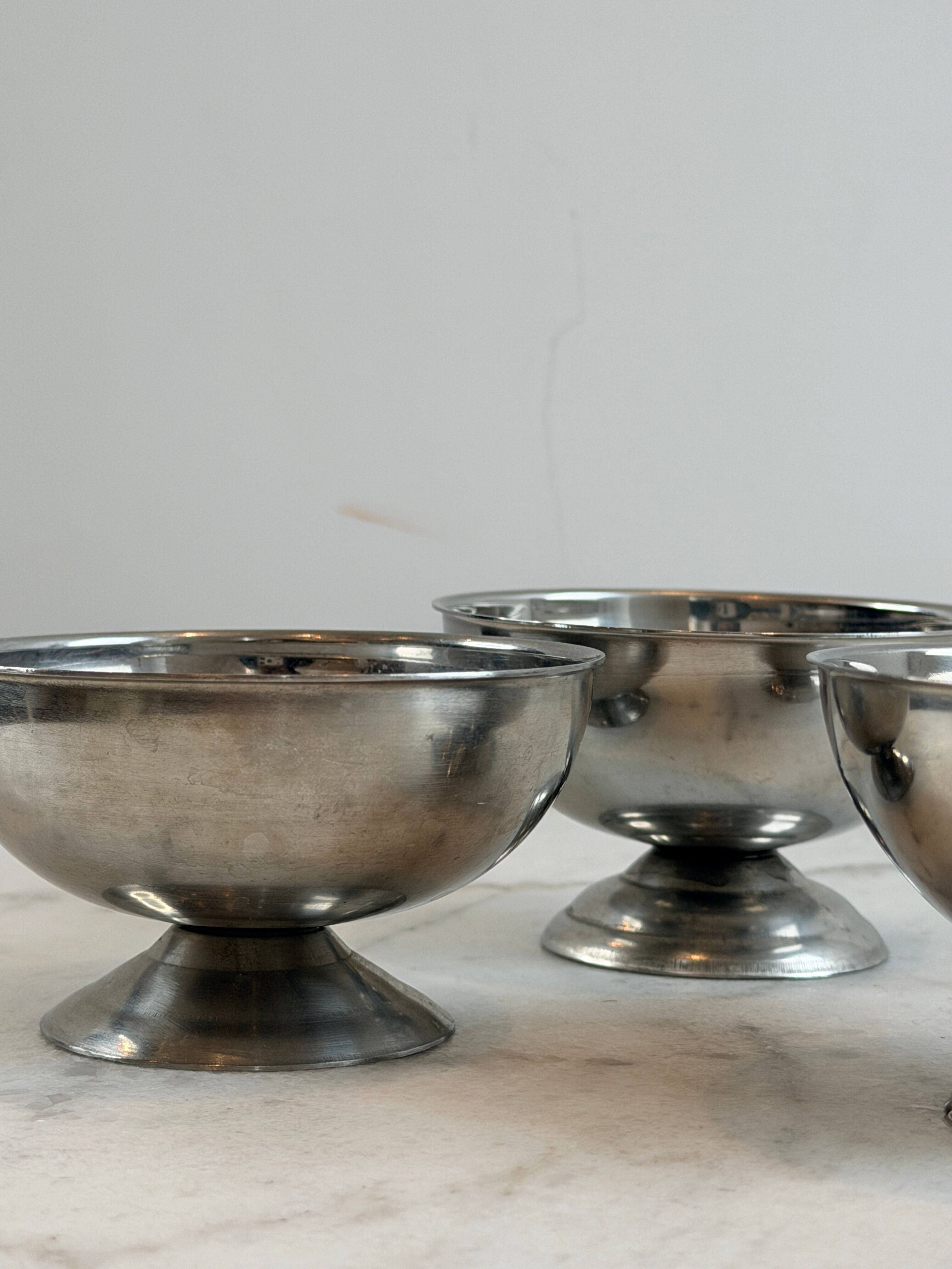 Set of 3 stainless steel bowls