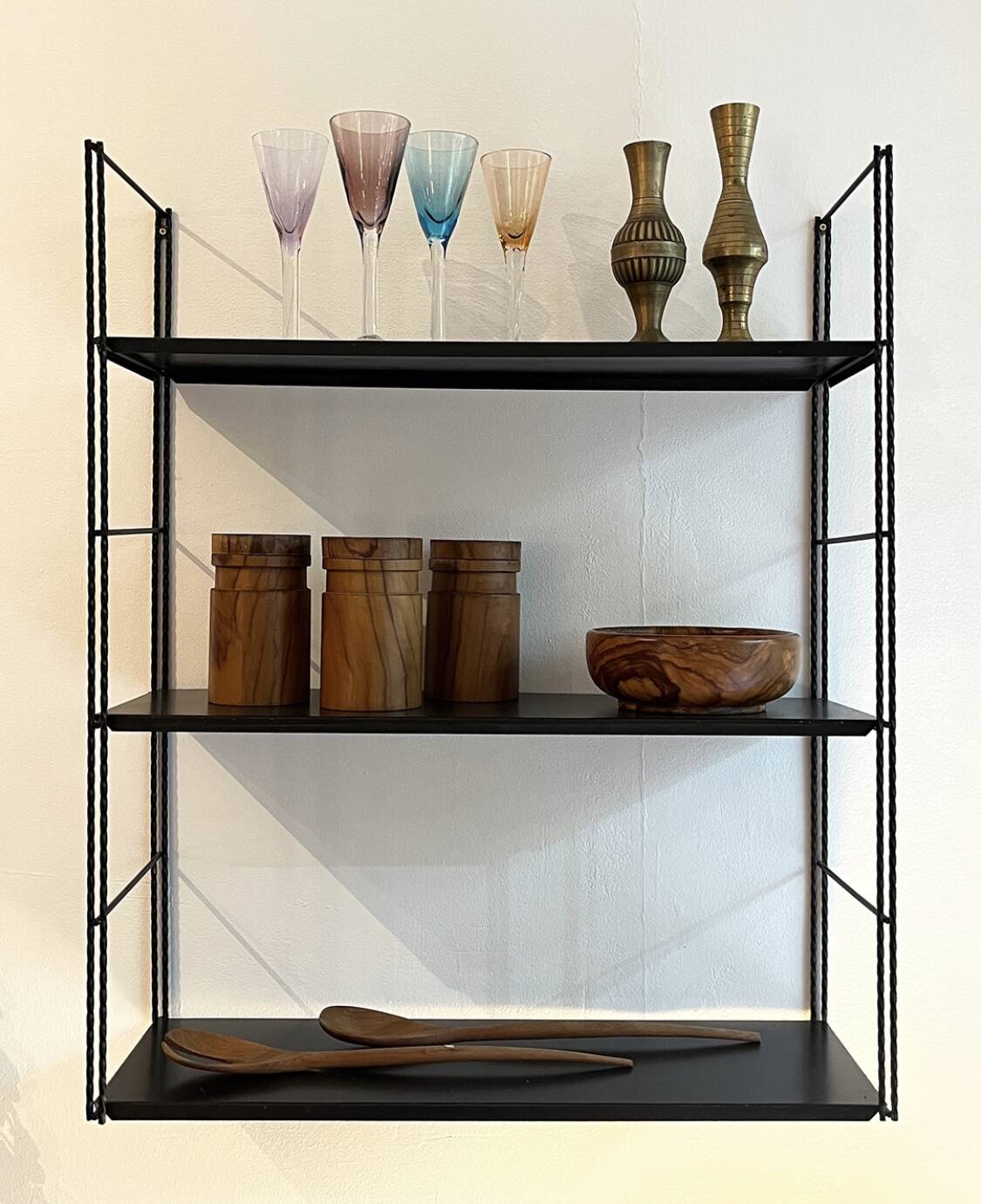 Étagère murale en tôle