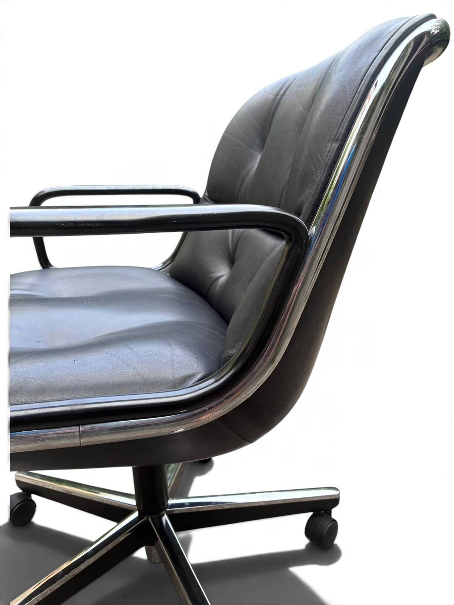 Charles Pollock – Executive Knoll office chair in black leather