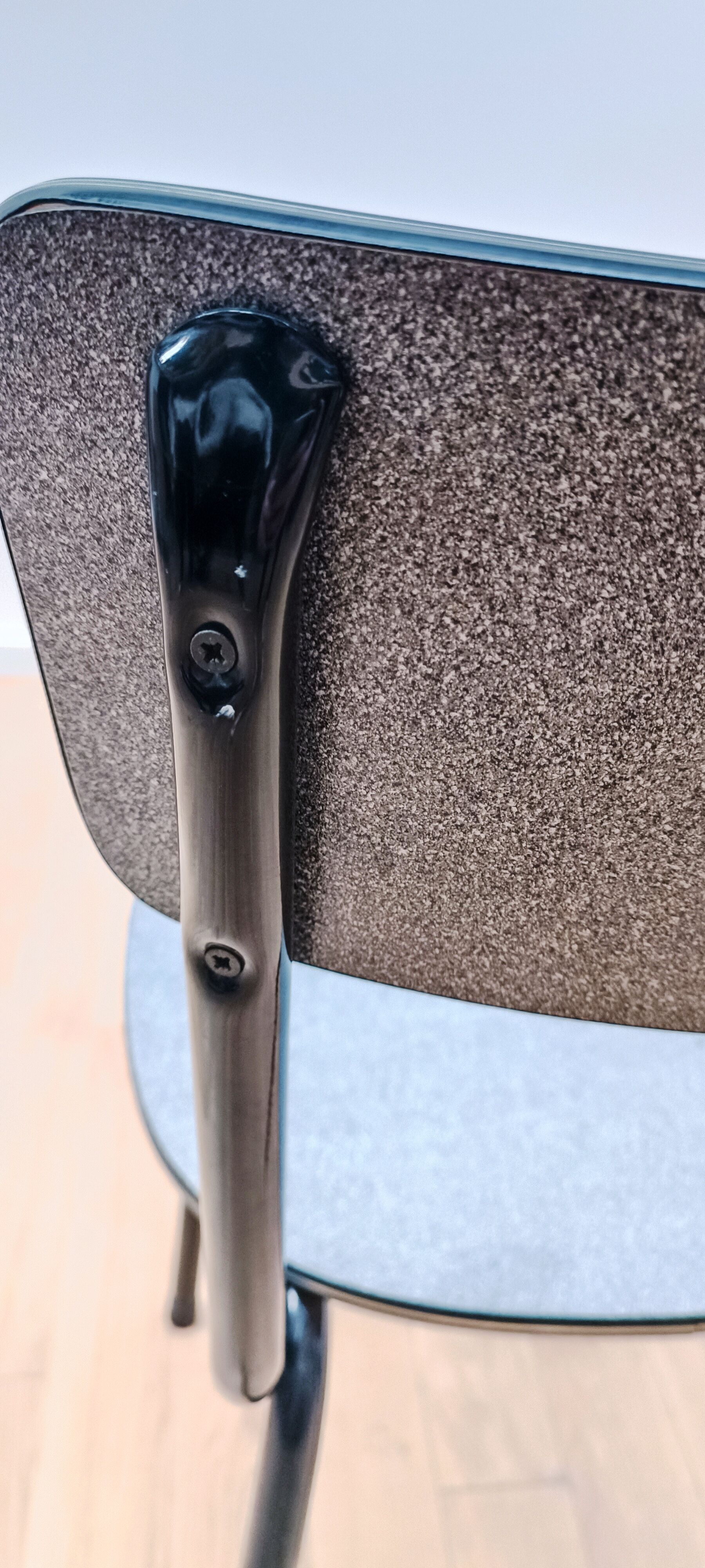 Chaise de cantine vintage